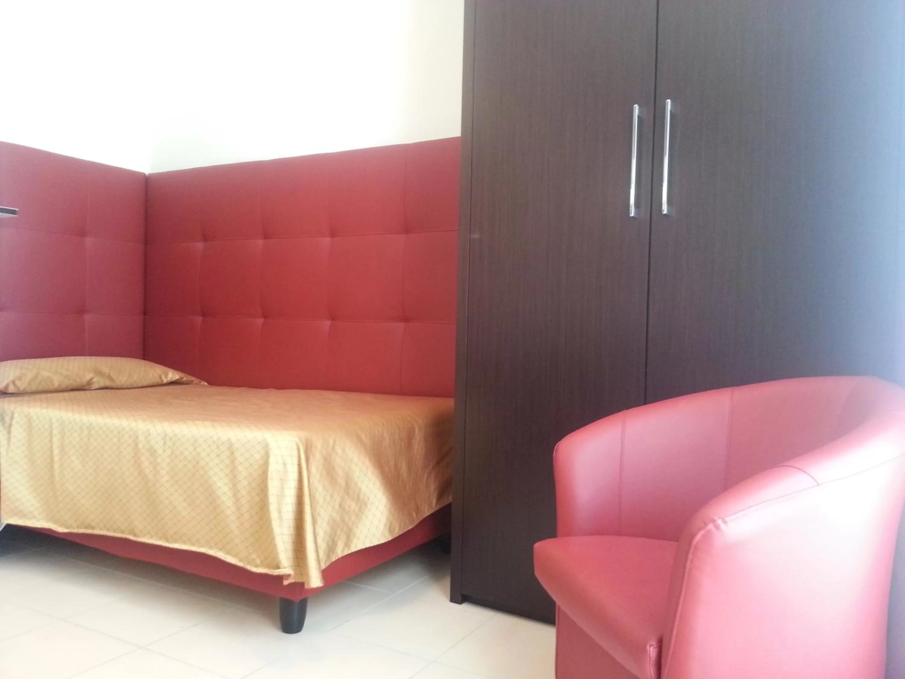 Photo of the whole room, Bed in Terminal Palace & SPA