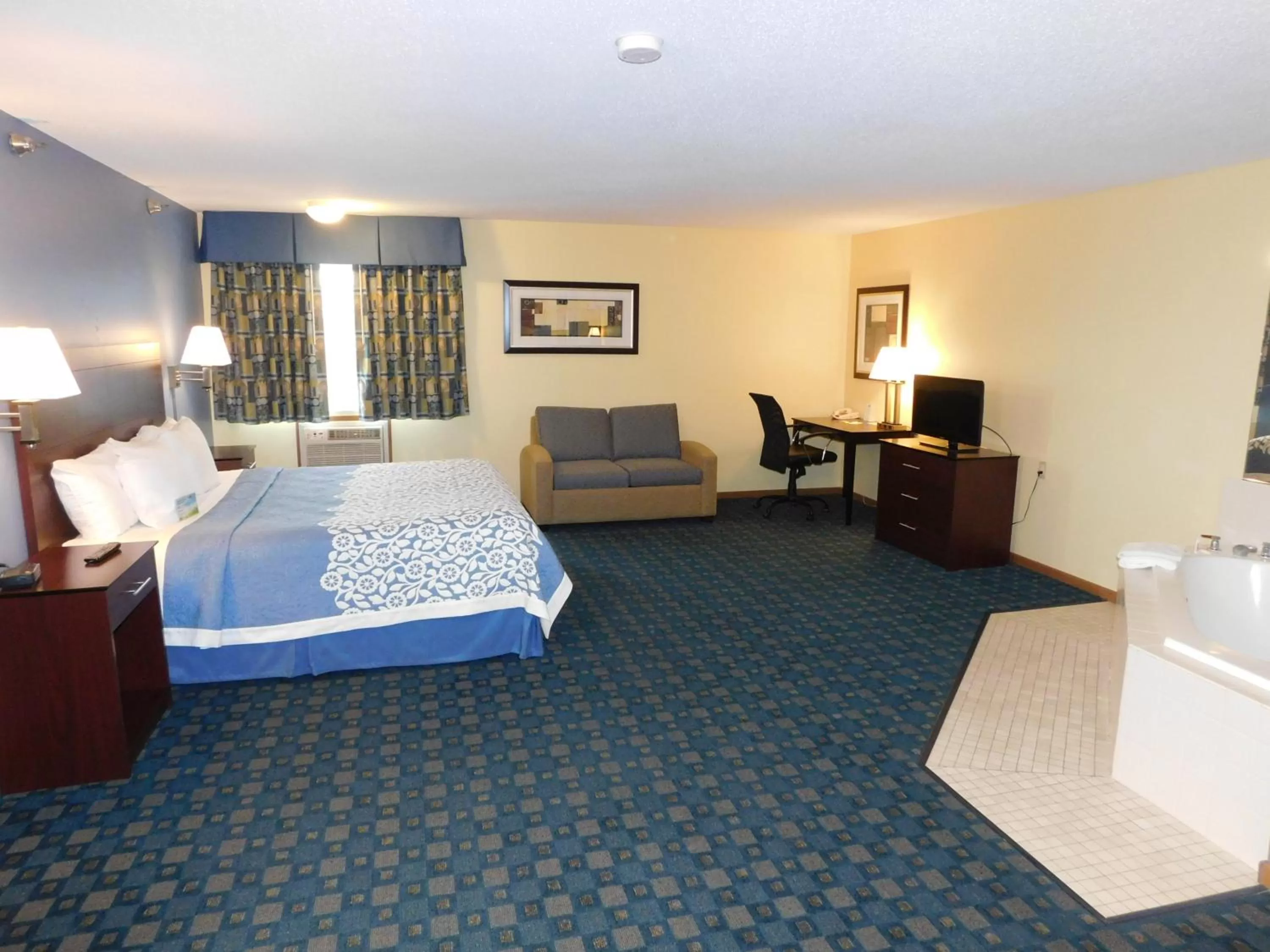 Photo of the whole room, Bed in Days Inn by Wyndham Sioux City