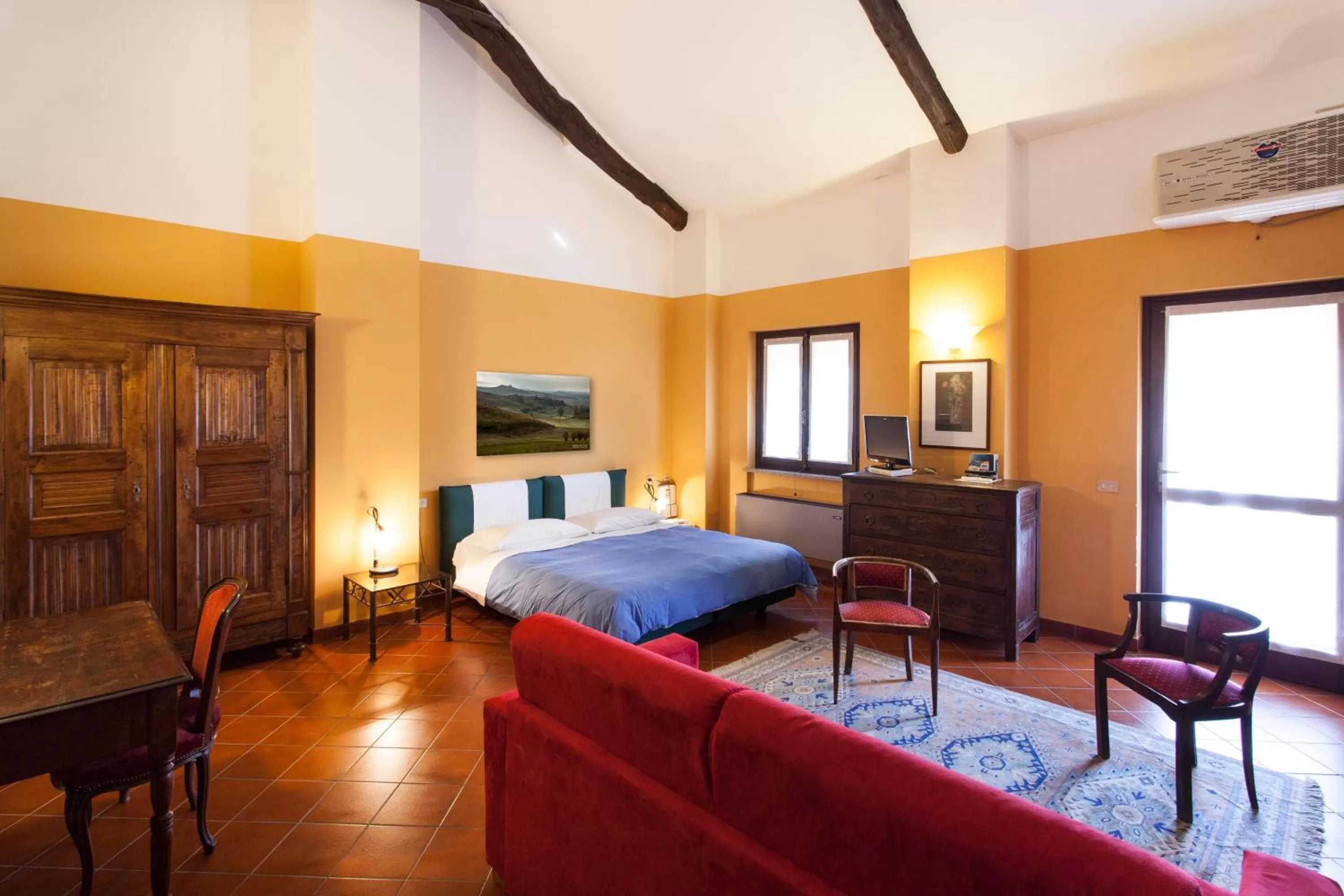 Photo of the whole room, Bed in Residenza Del Lago