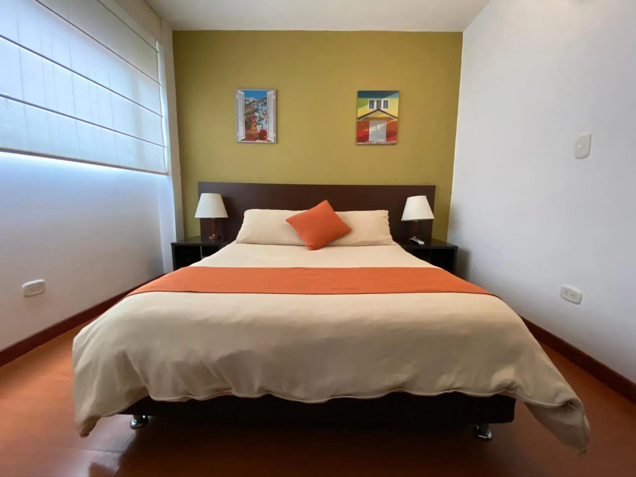 Photo of the whole room, Bed in Juliette ApartaSuites