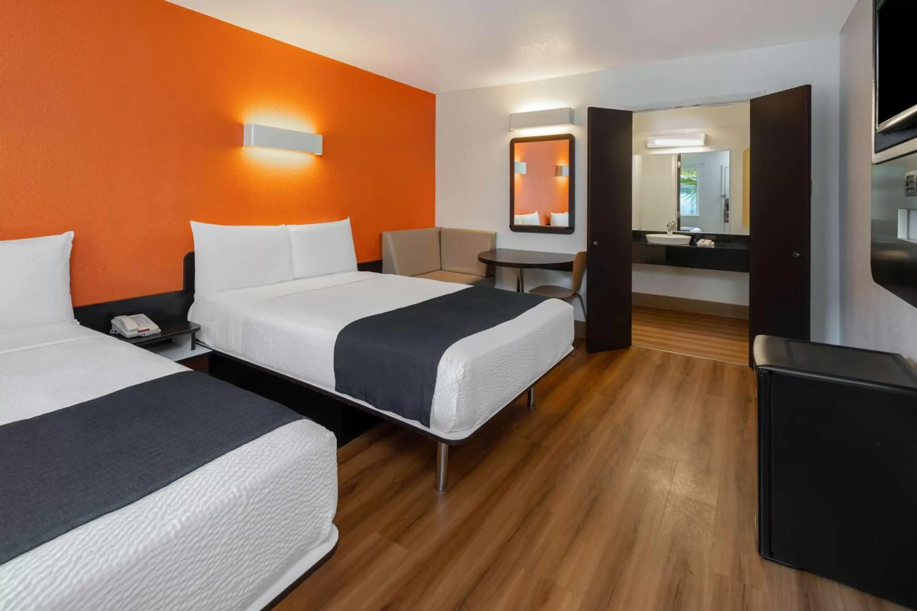 Bedroom, Bed in Motel 6-Carpinteria, CA - Santa Barbara - South