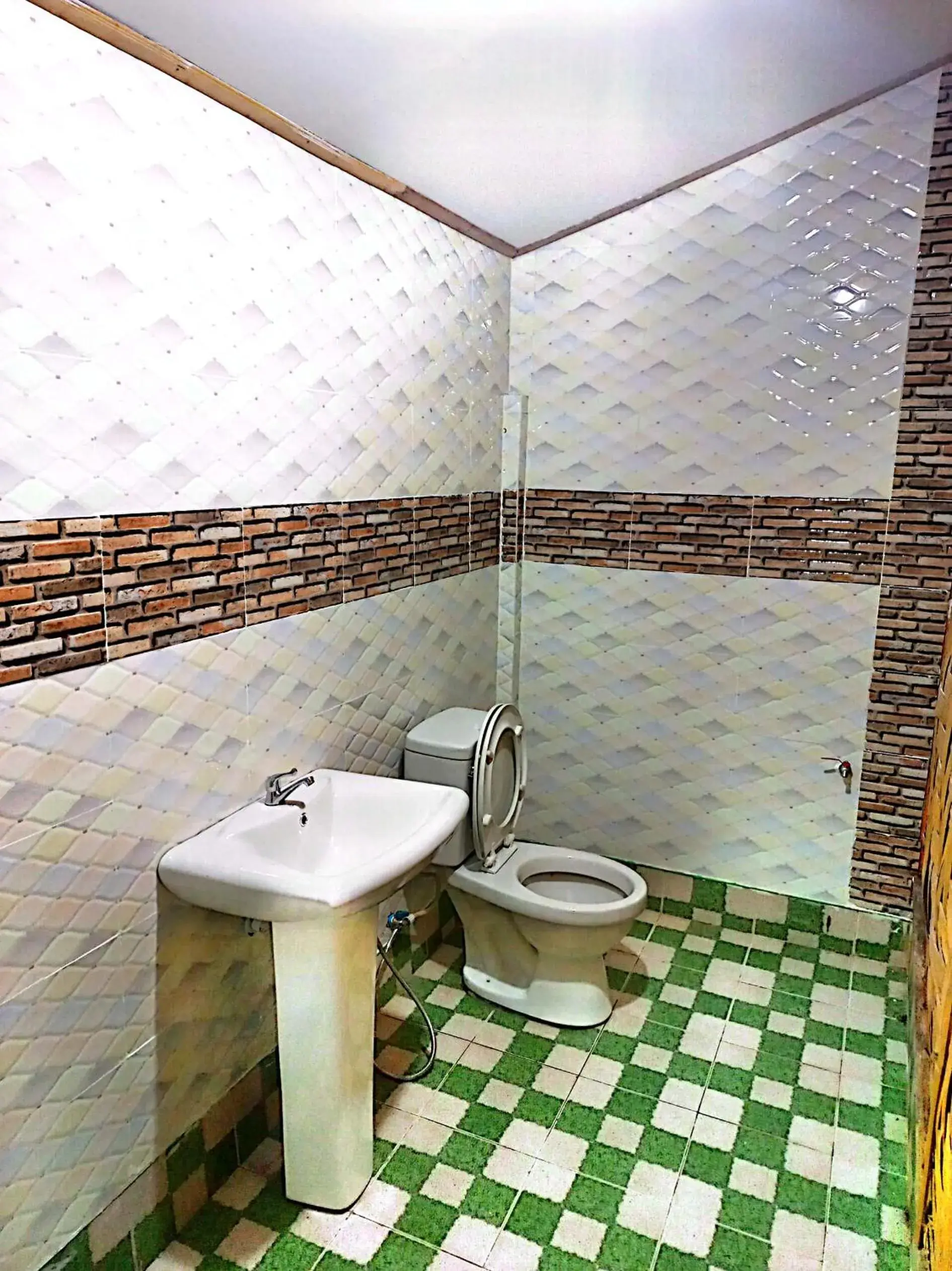 Bathroom in Lanta Maikeaw Bungalow
