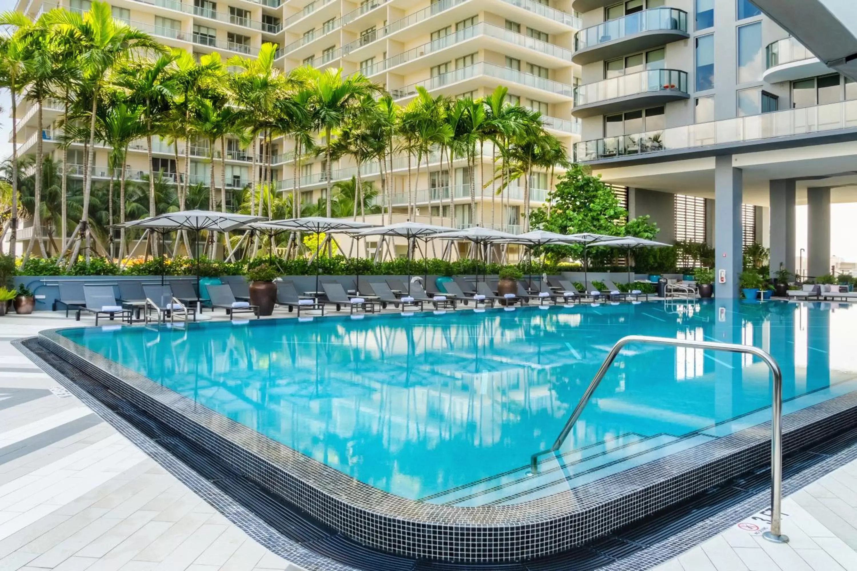 Property building, Swimming Pool in Hyde Suites Midtown Miami