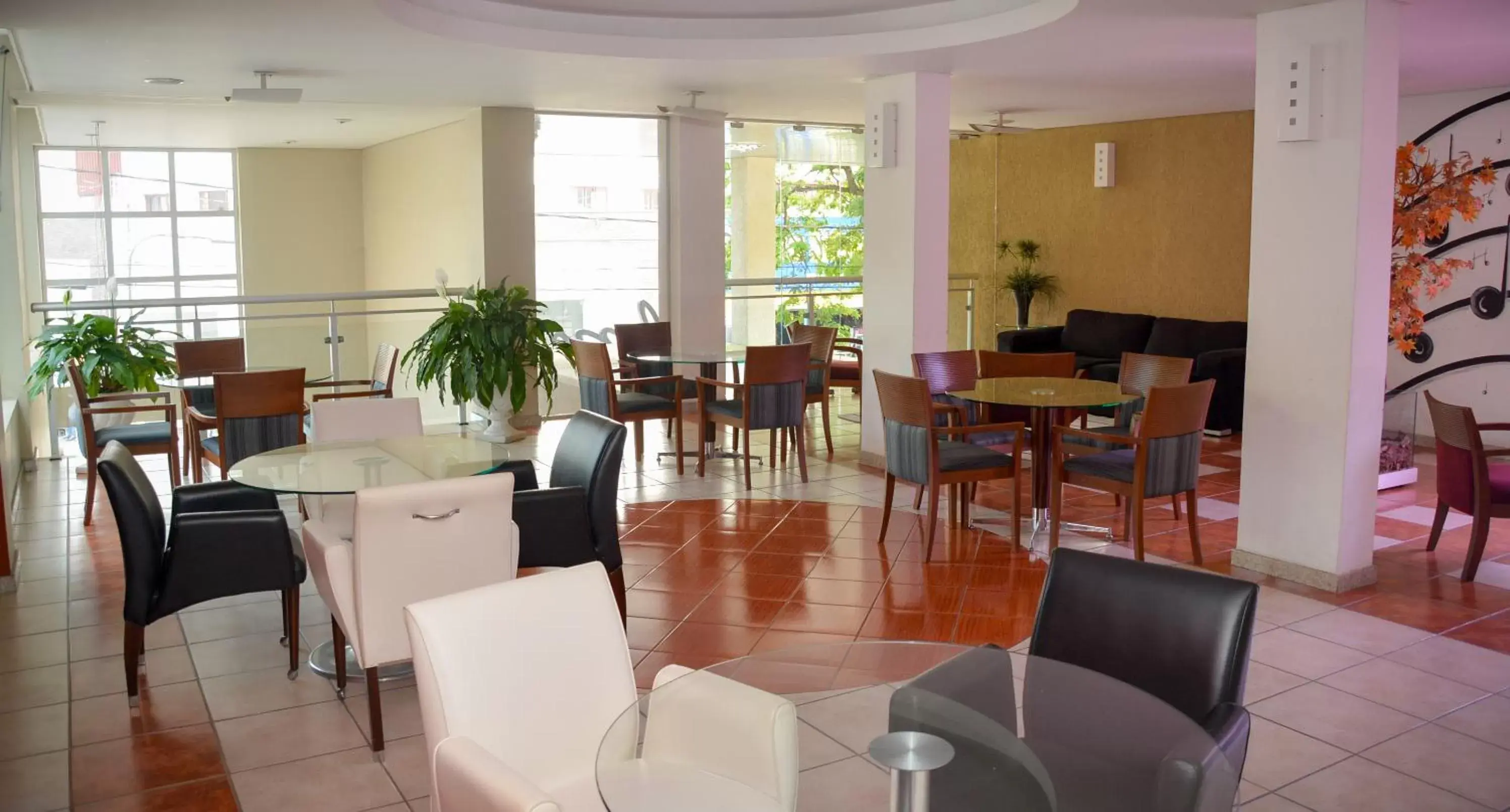 Seating area, Restaurant/Places to Eat in VOA Plazza Hotel