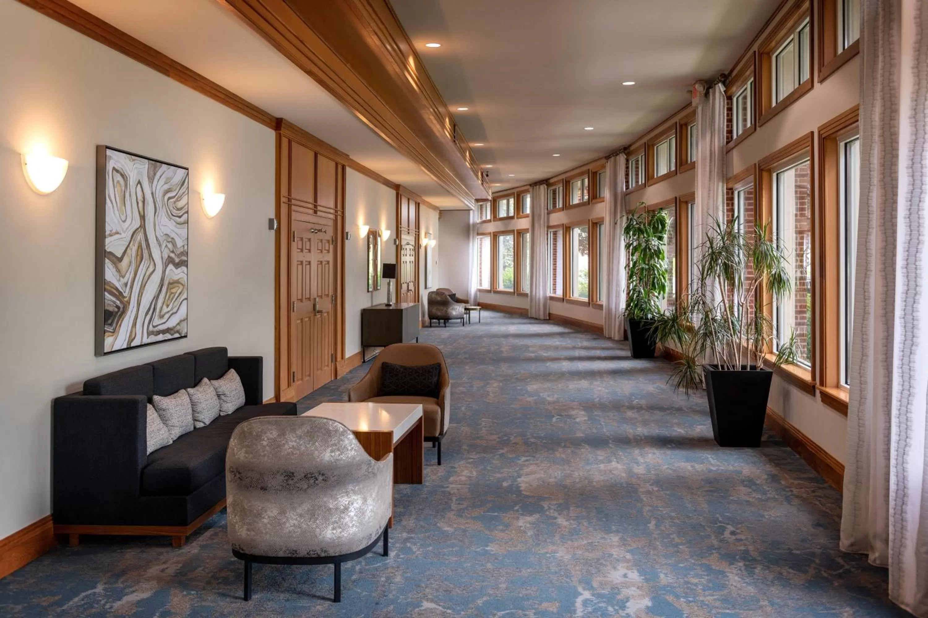 Meeting/conference room, Lobby/Reception in Delta Hotels by Marriott Huntington Mall