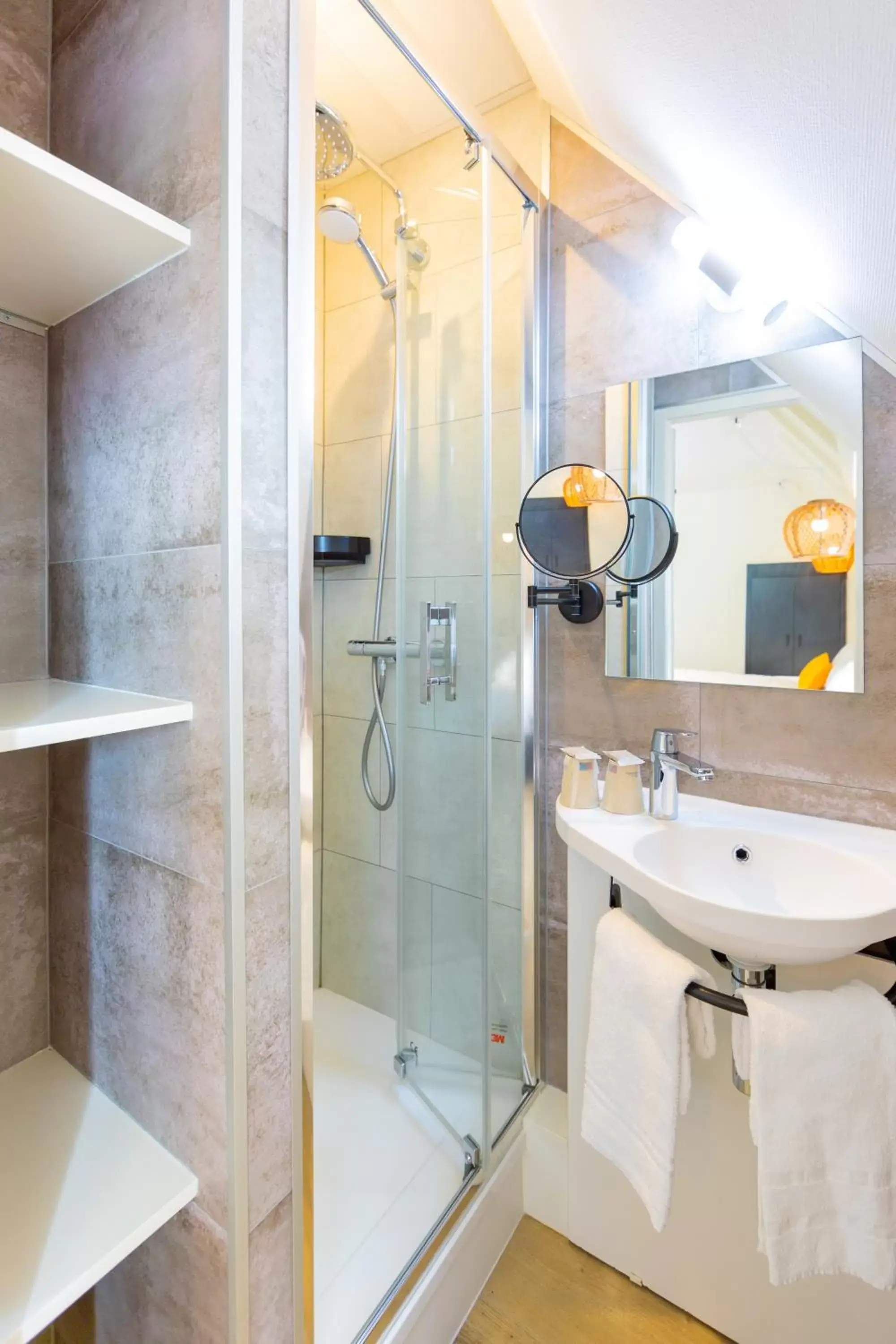 Shower, Bathroom in Best Western Mulhouse Salvator Centre