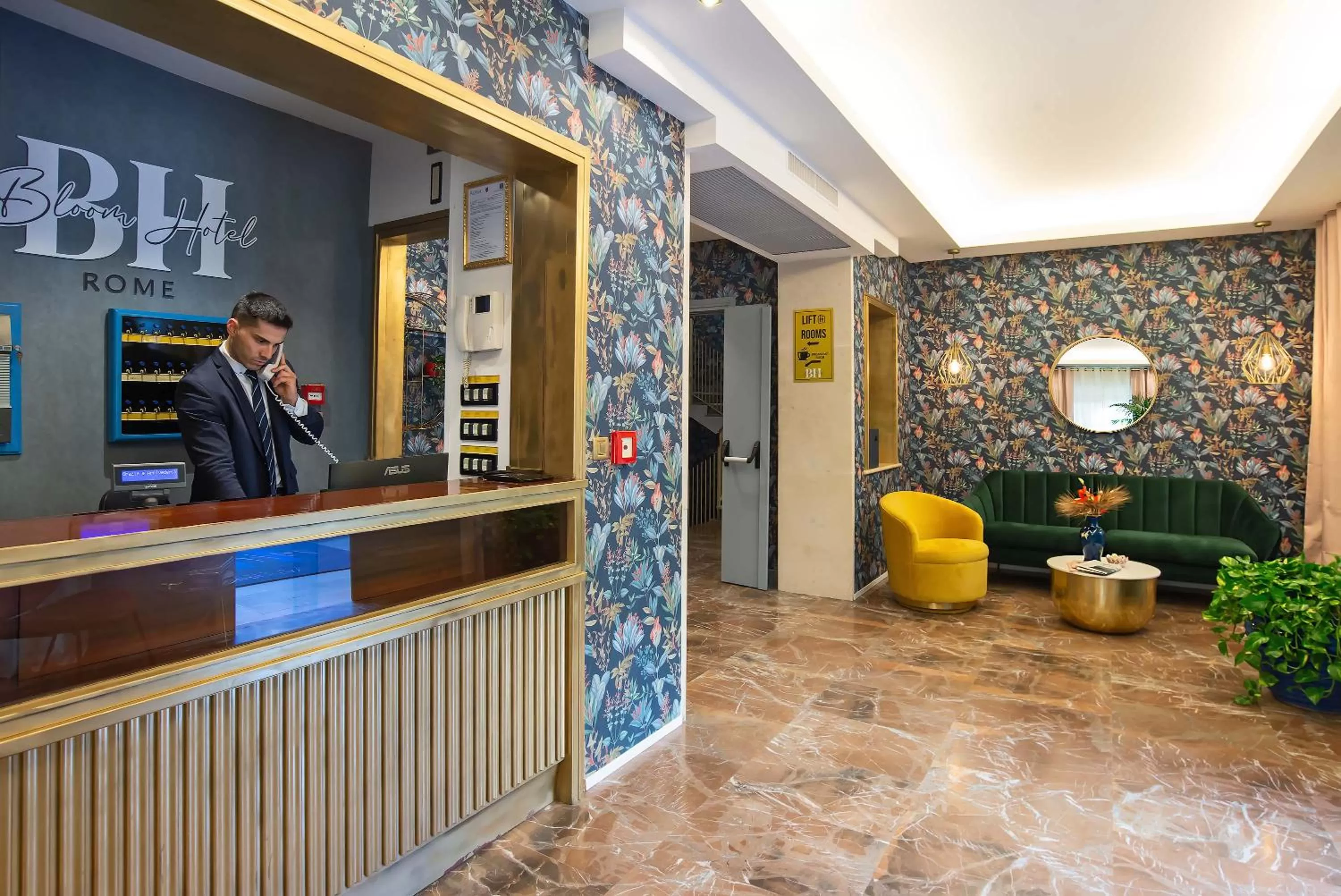 Lobby or reception in Bloom Hotel Rome