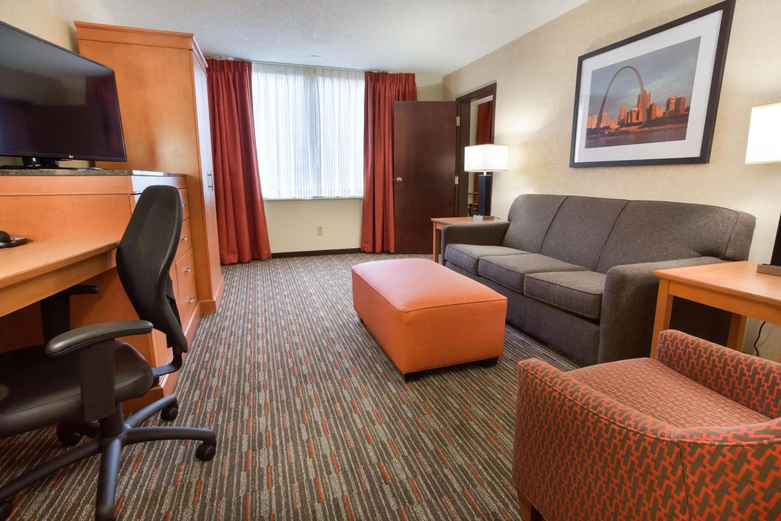 Photo of the whole room, Seating Area in Drury Inn and Suites St Louis Union Station