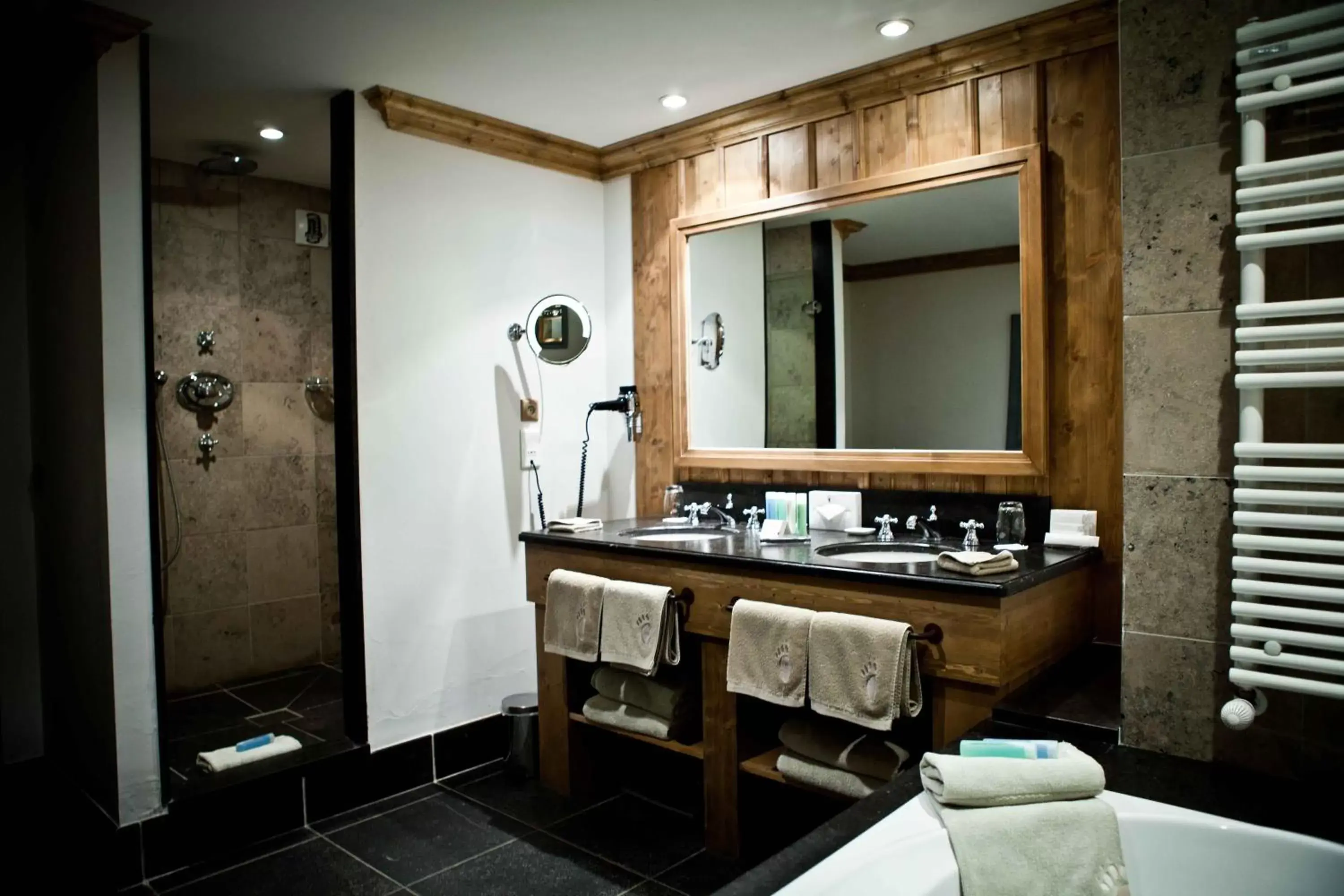 Bathroom in Hôtel Les Barmes De l'Ours