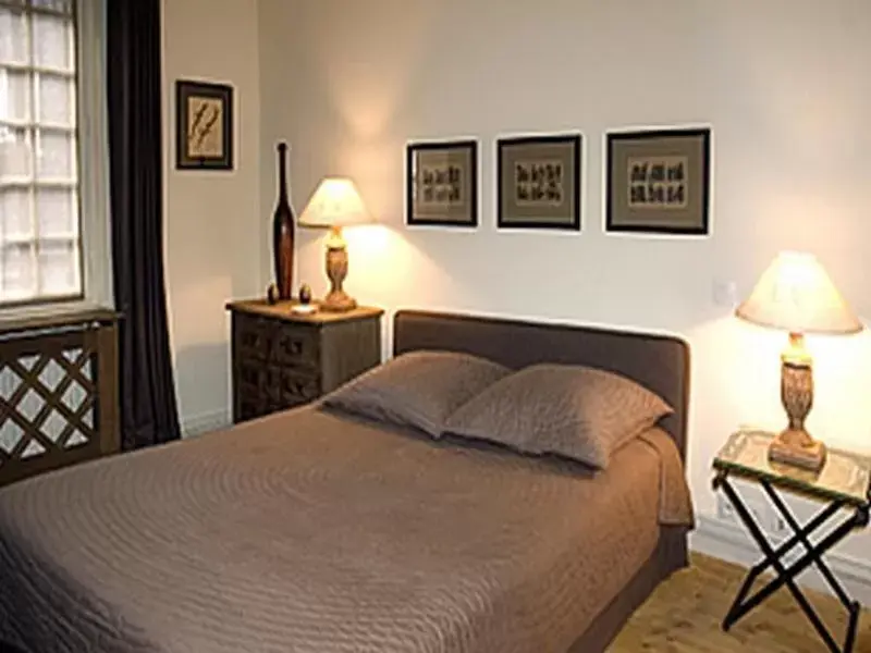 Photo of the whole room, Bed in Au Grey d'Honfleur