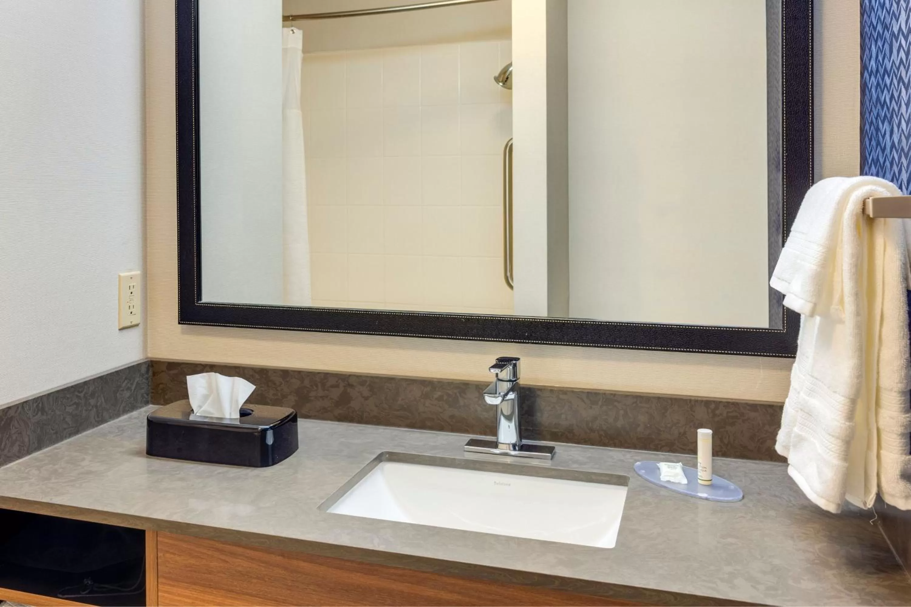 Bathroom in Fairfield Inn & Suites by Marriott Edmond