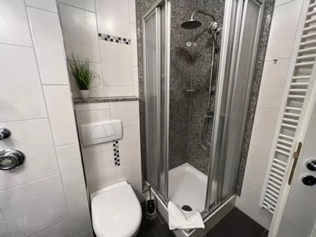 Bathroom in Hotel Rehkitz