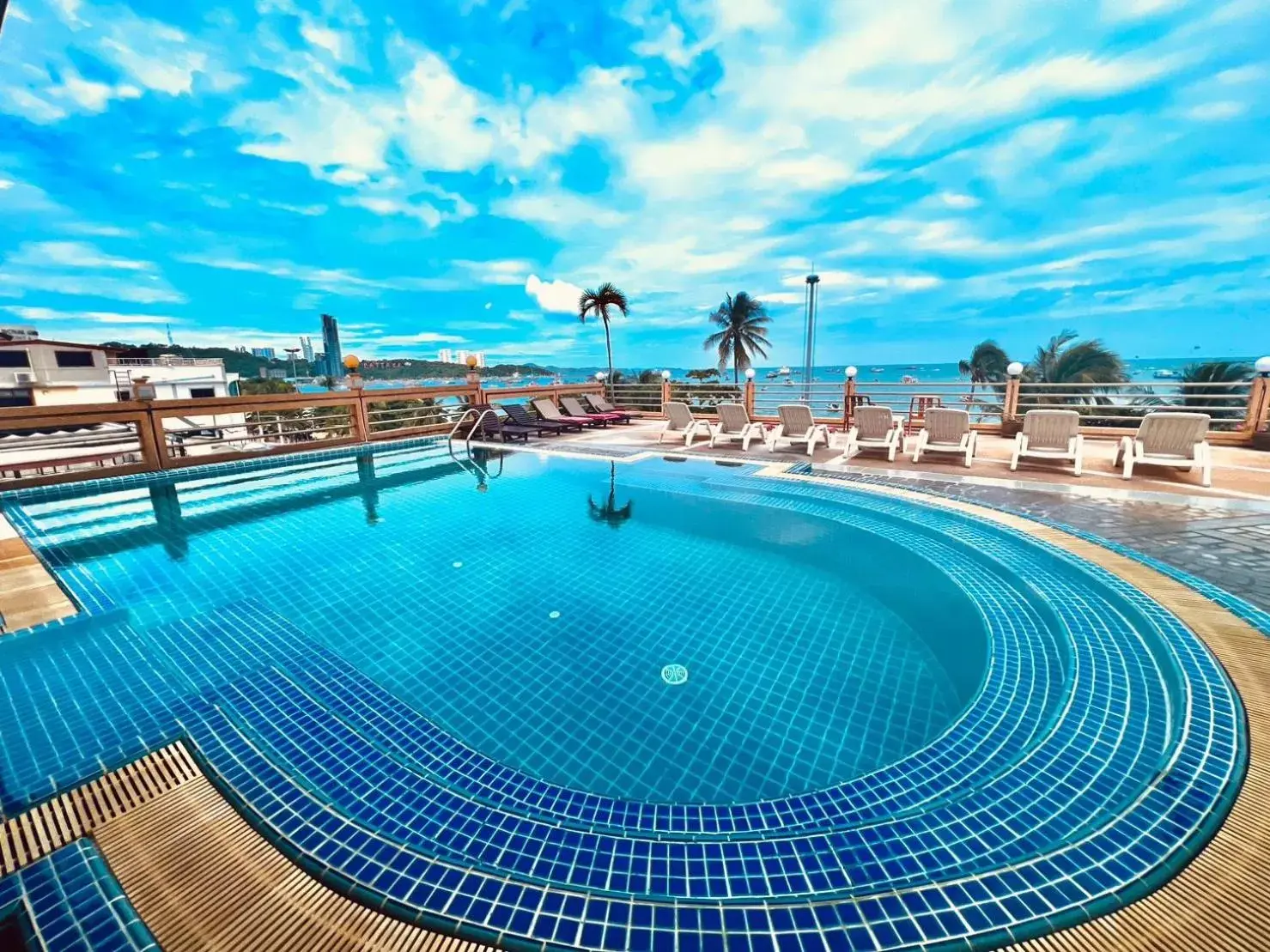 Pool view, Swimming Pool in AA Hotel Pattaya