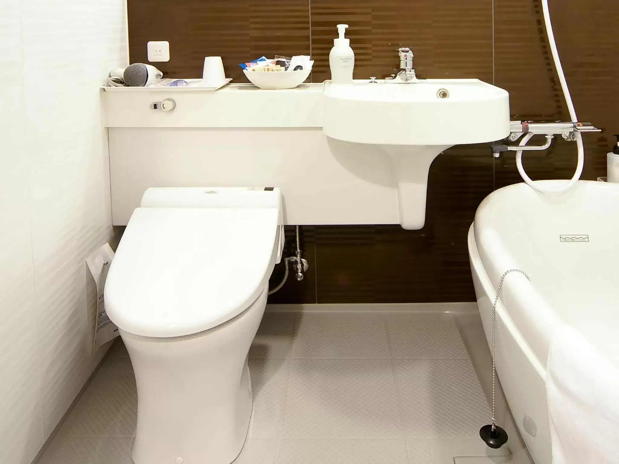 Shower, Bathroom in Daiwa Roynet Hotel Osaka-Yotsubashi