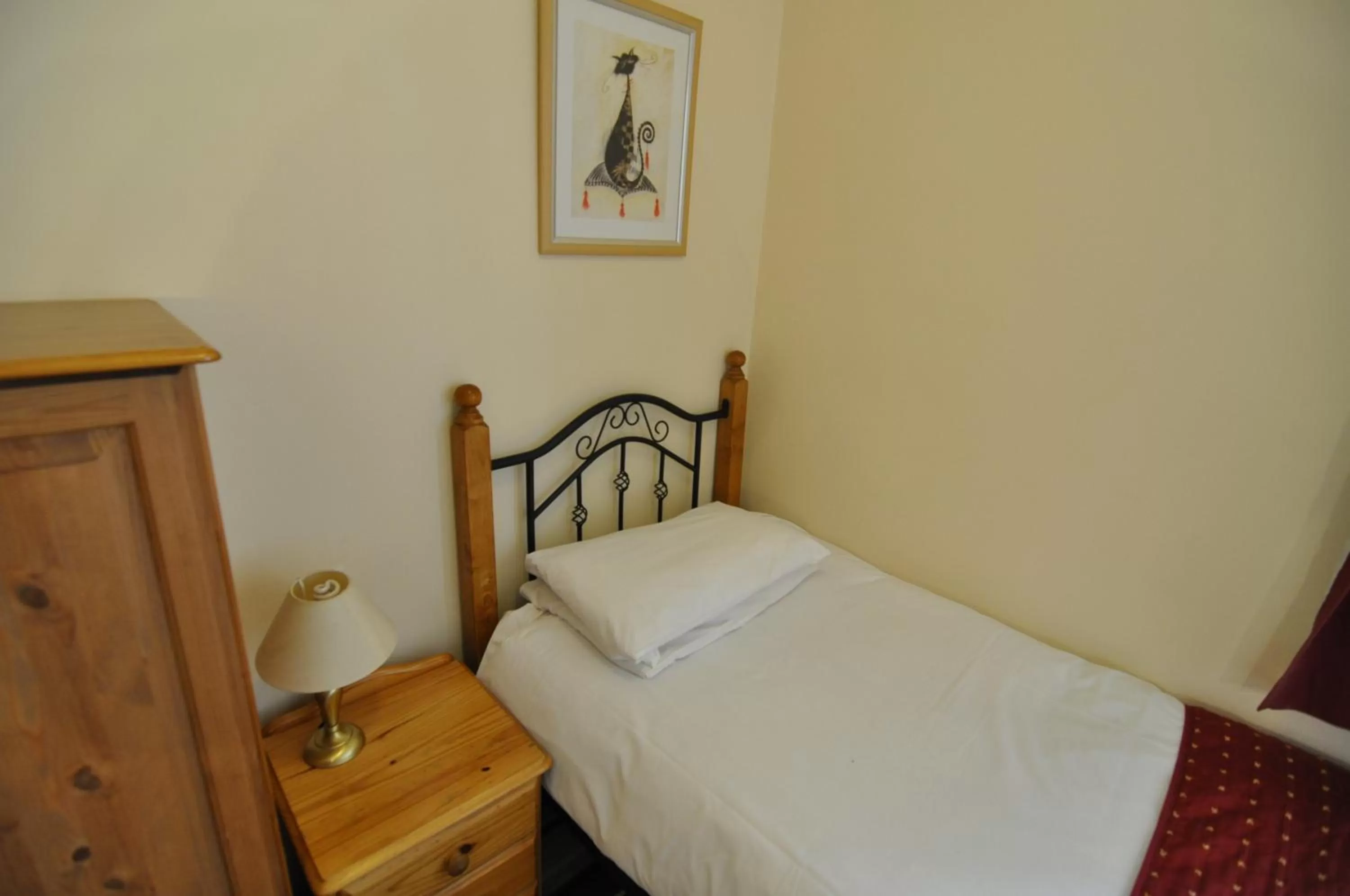 Bed in The Roundabout Hotel