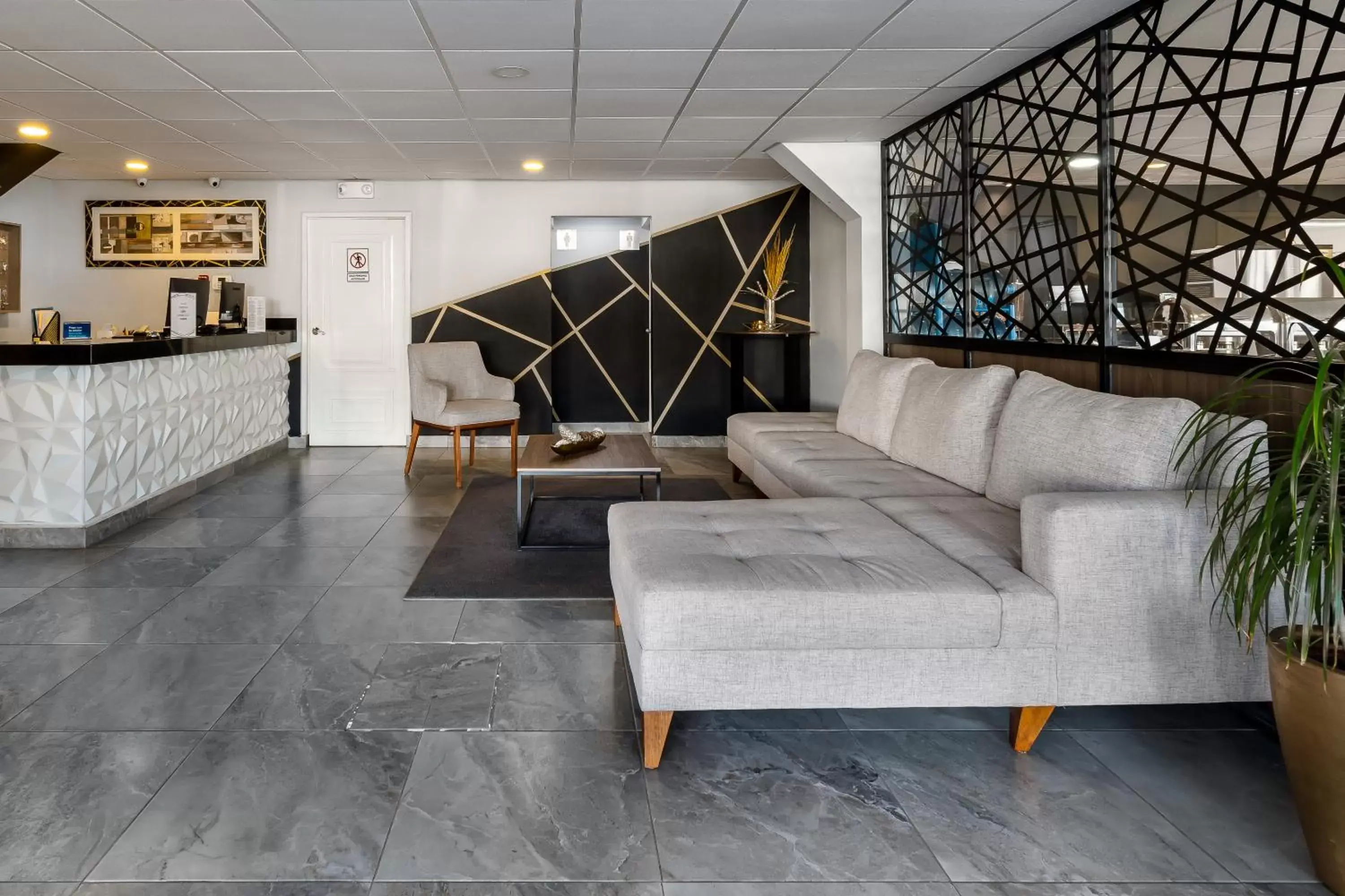 Living room, Seating Area in HOTEL PLAZA REGINA