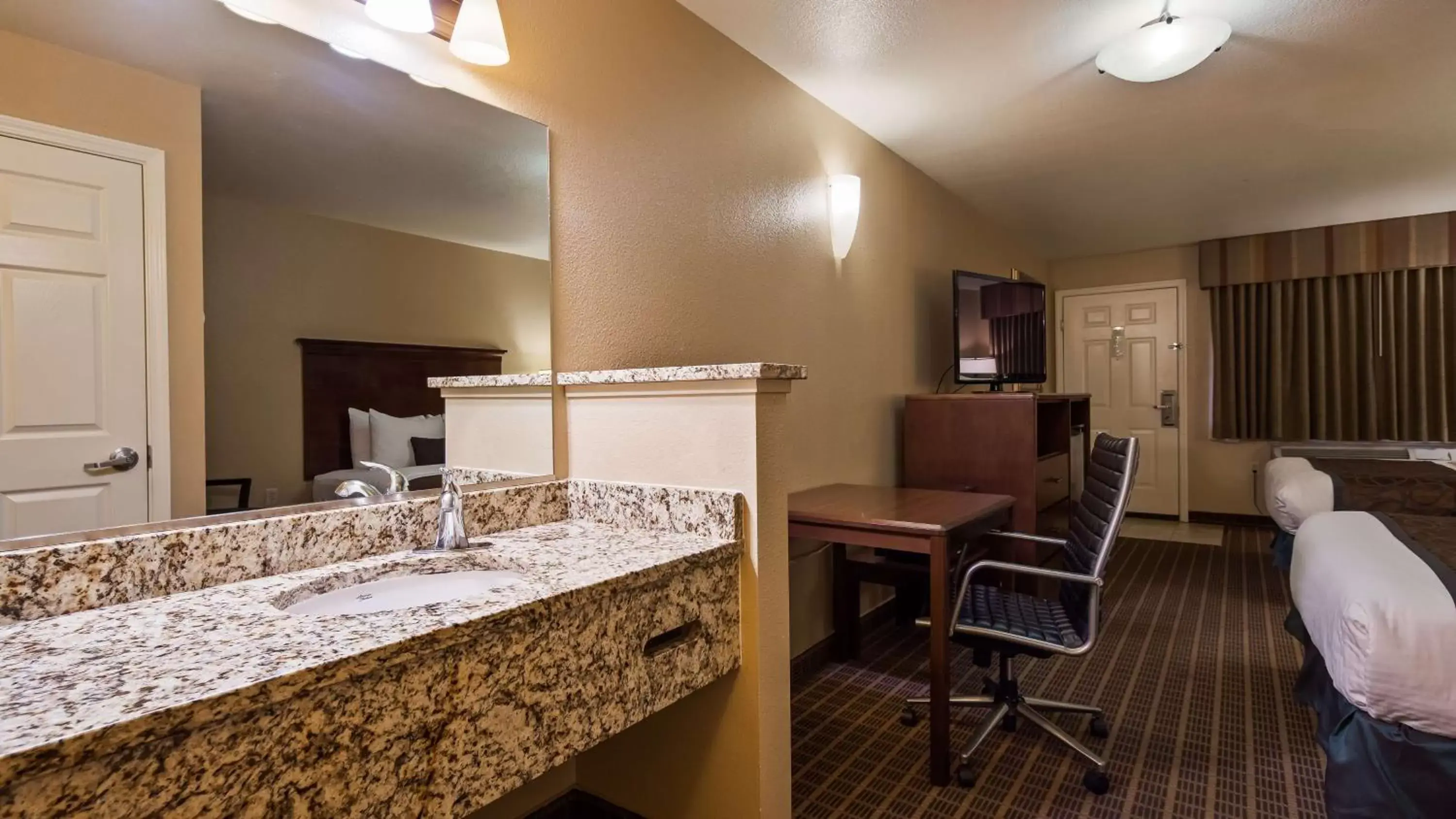 Bedroom, Bathroom in Best Western Fallon Inn & Suites