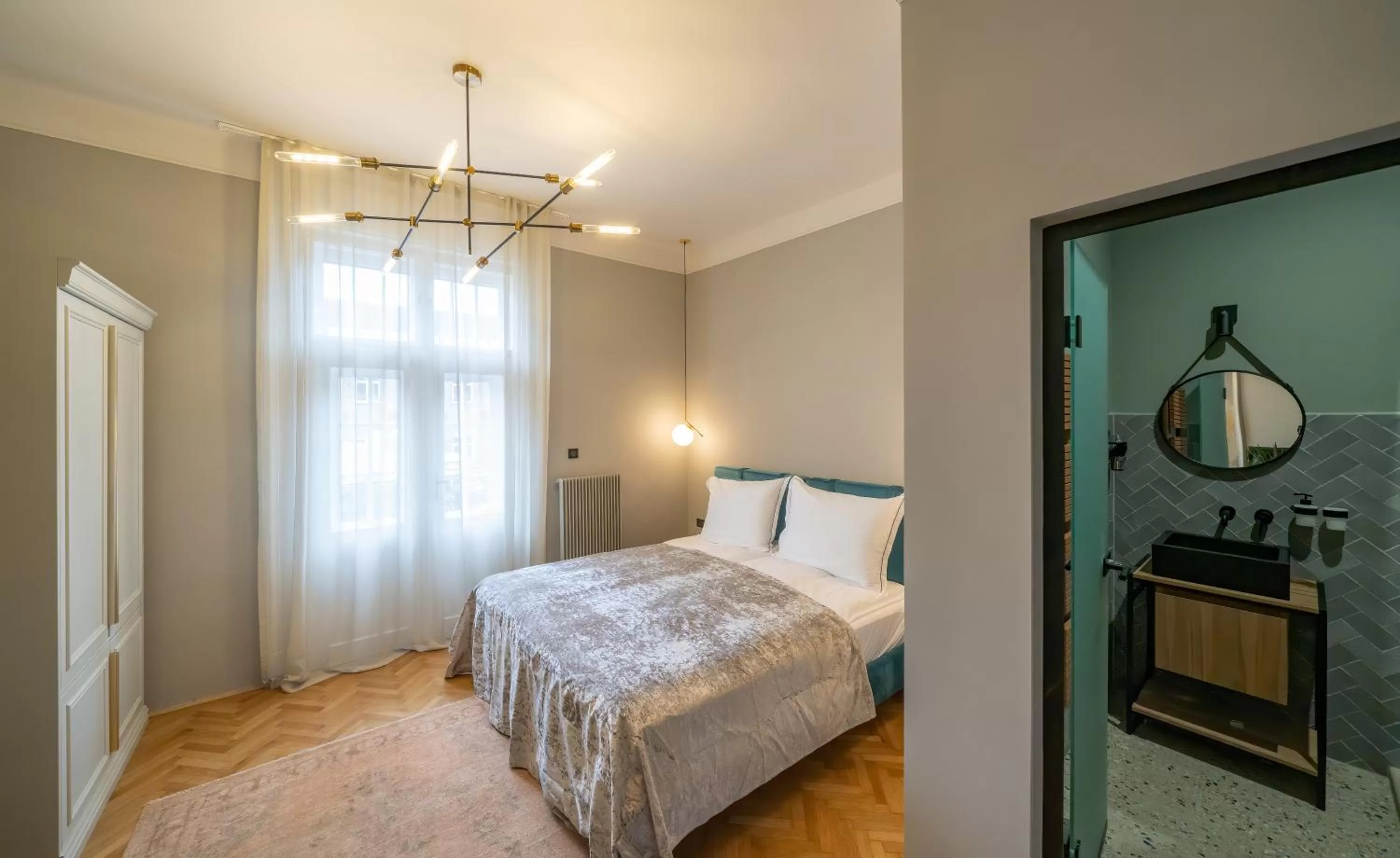 Photo of the whole room, Bed in Nest