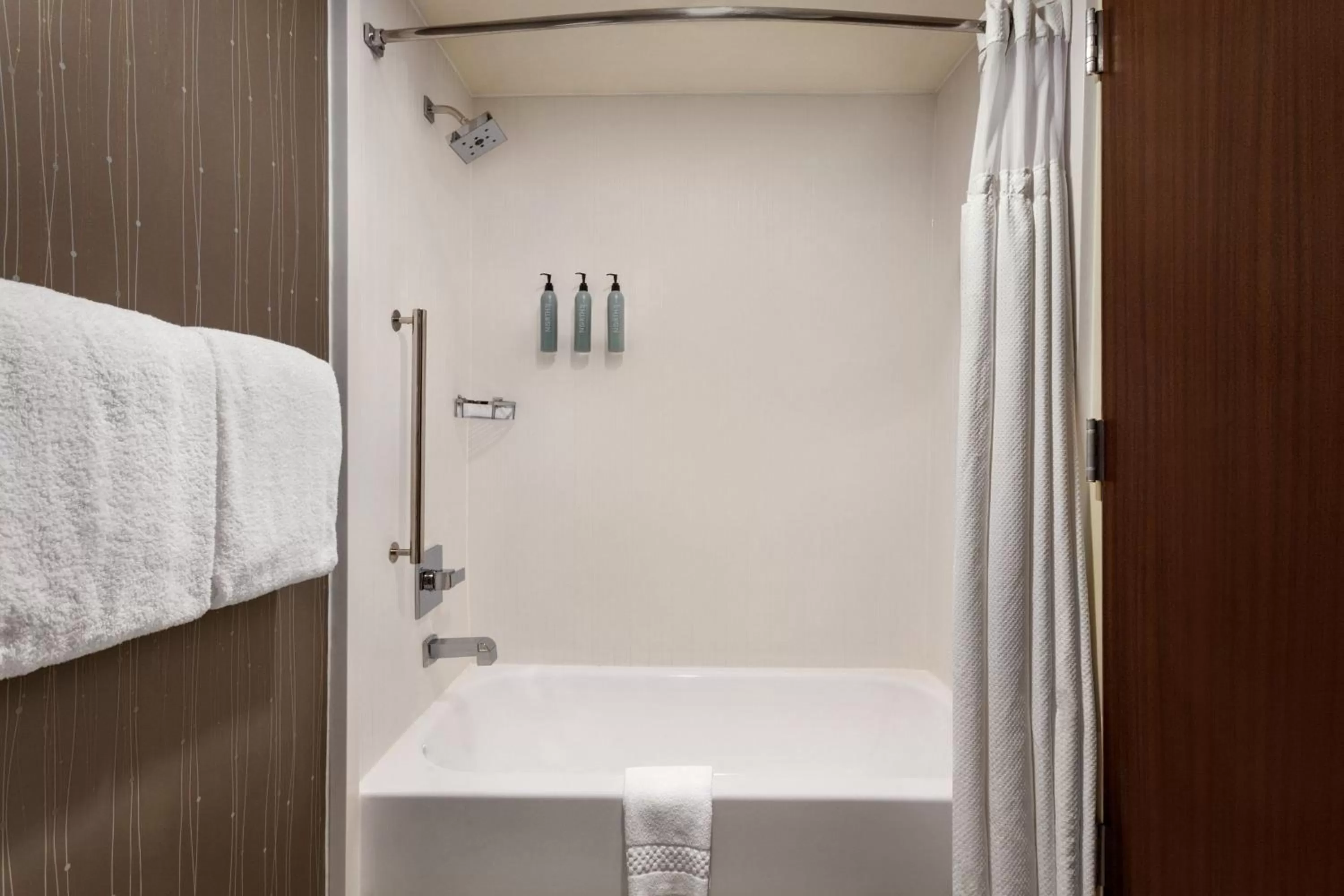 Bathroom in Courtyard Tupelo