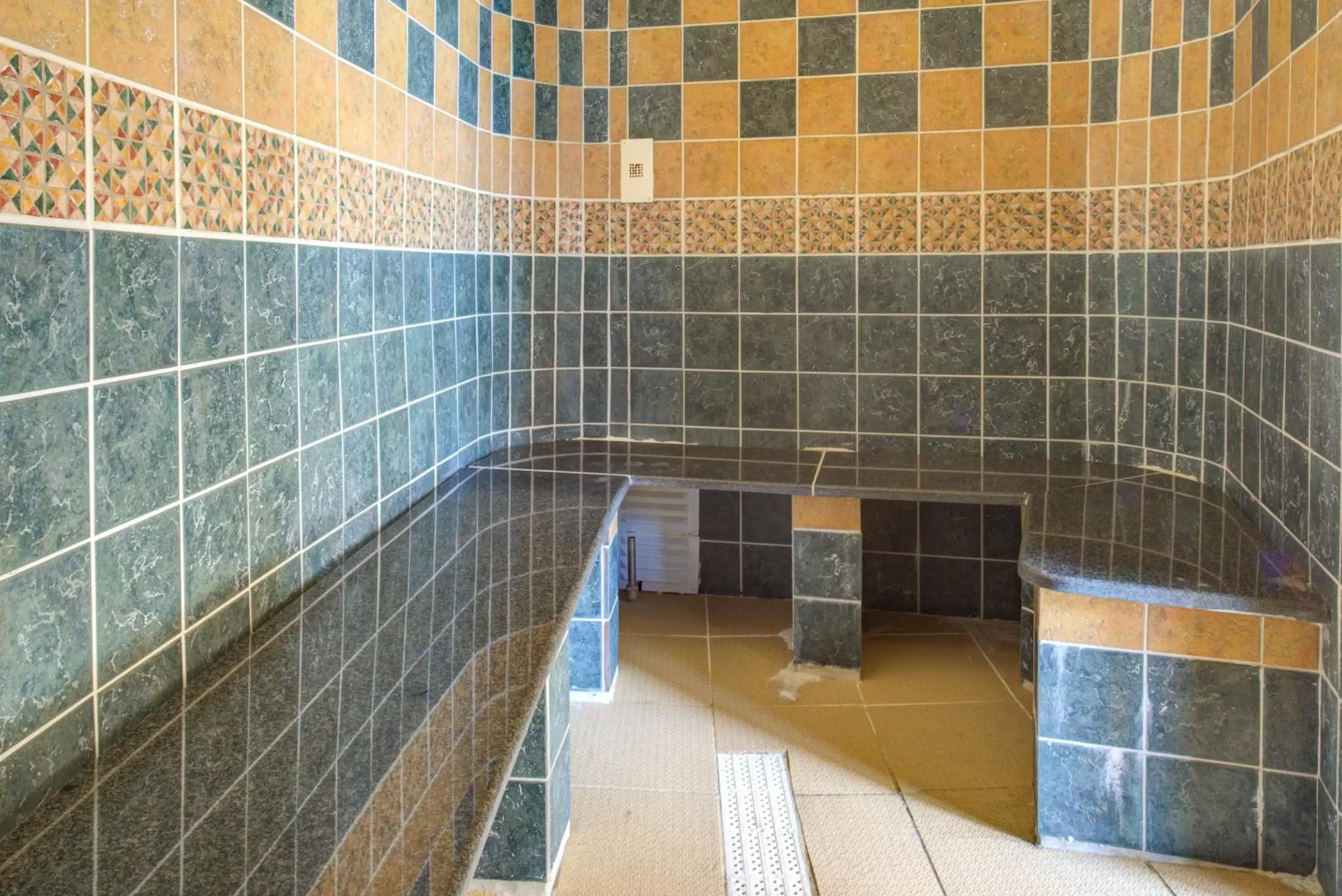 Steam room, Bathroom in Choromar Apartments