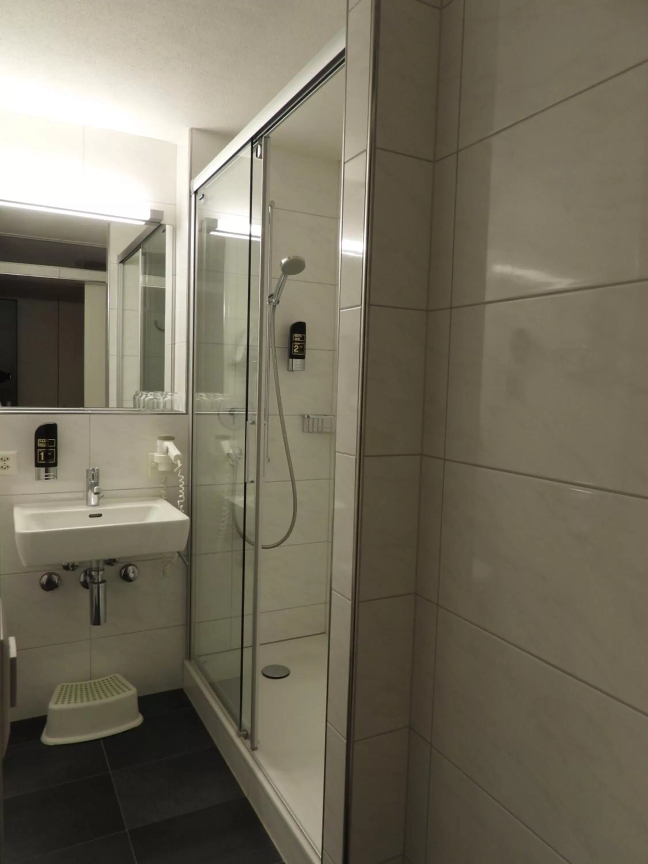 Hotel Sherlock Holmes & Khana Restaurant "nur 200 m zur Gondelbahn Hasliberg"