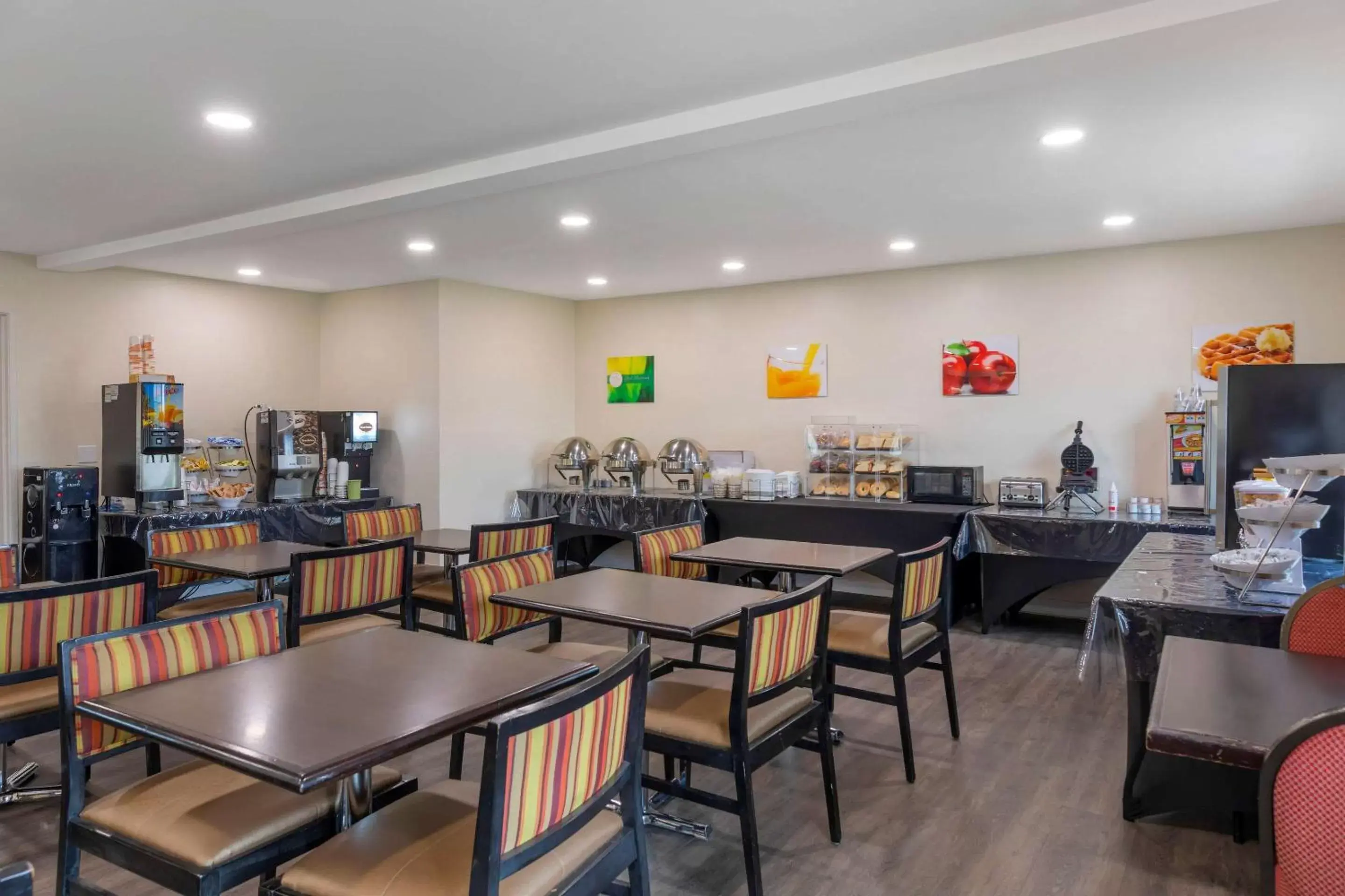 Breakfast, Restaurant/Places to Eat in Quality Inn & Suites Camarillo-Oxnard