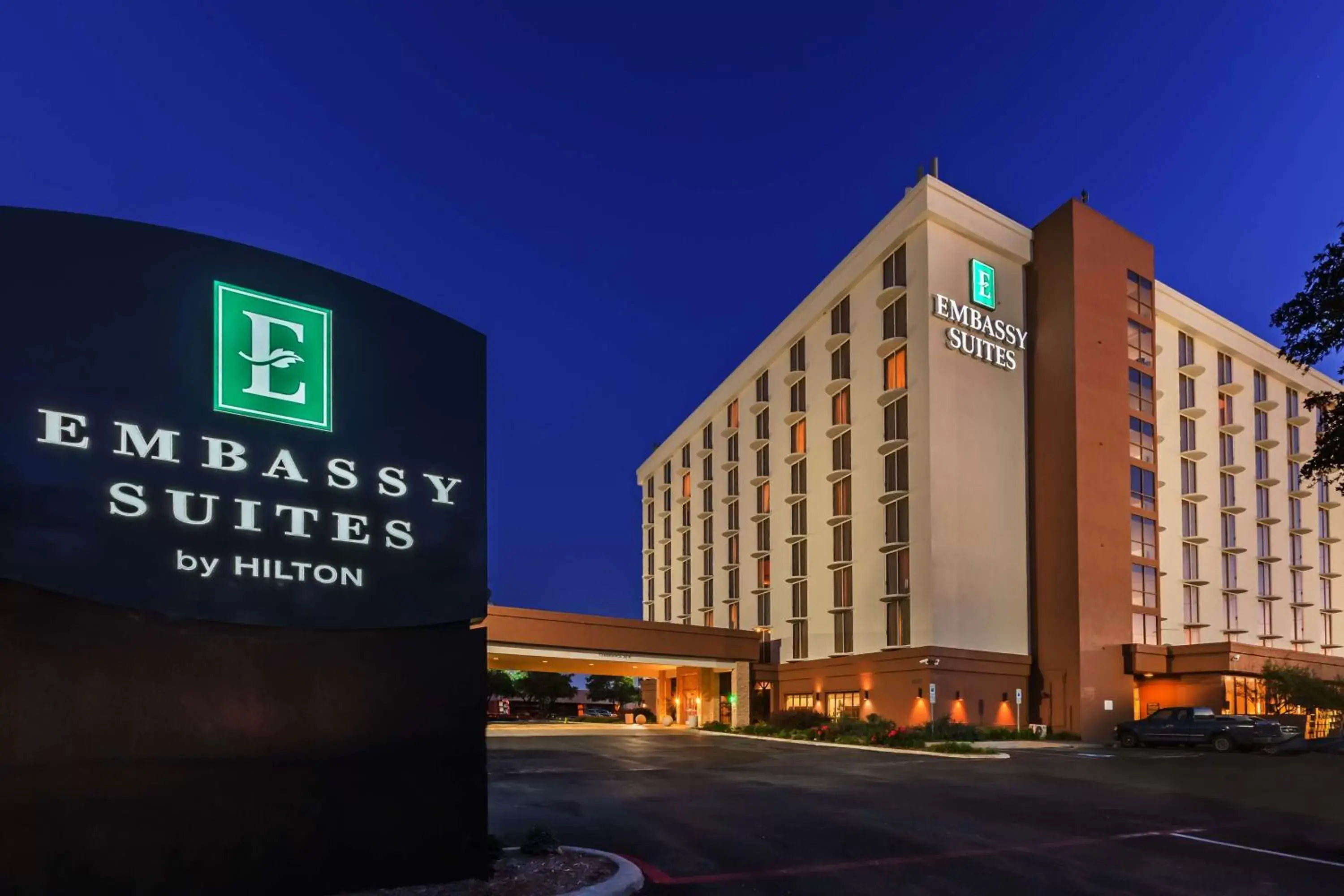 Property building, Property Logo/Sign in Embassy Suites by Hilton Dallas Market Center