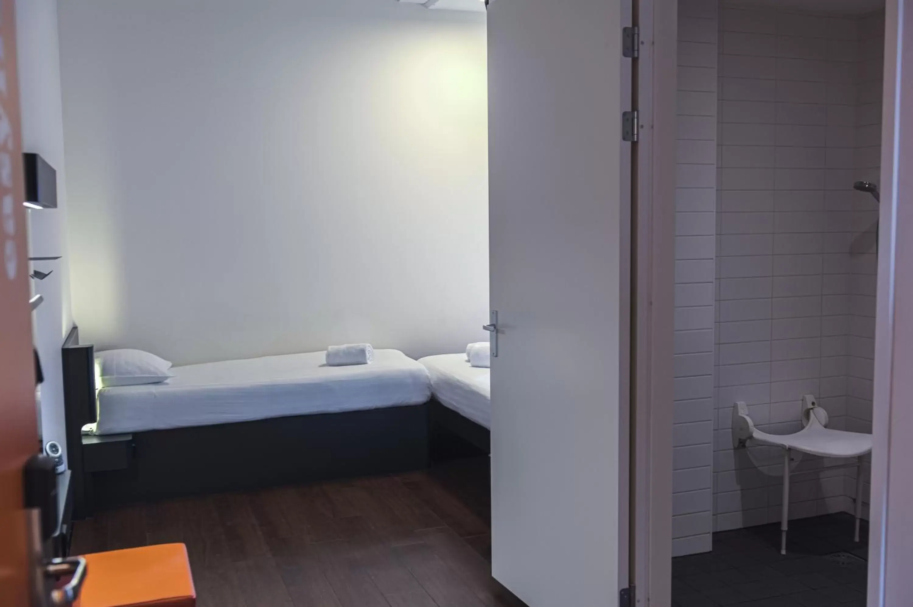 Triple Room - Disability Access in easyHotel Amsterdam City Centre South