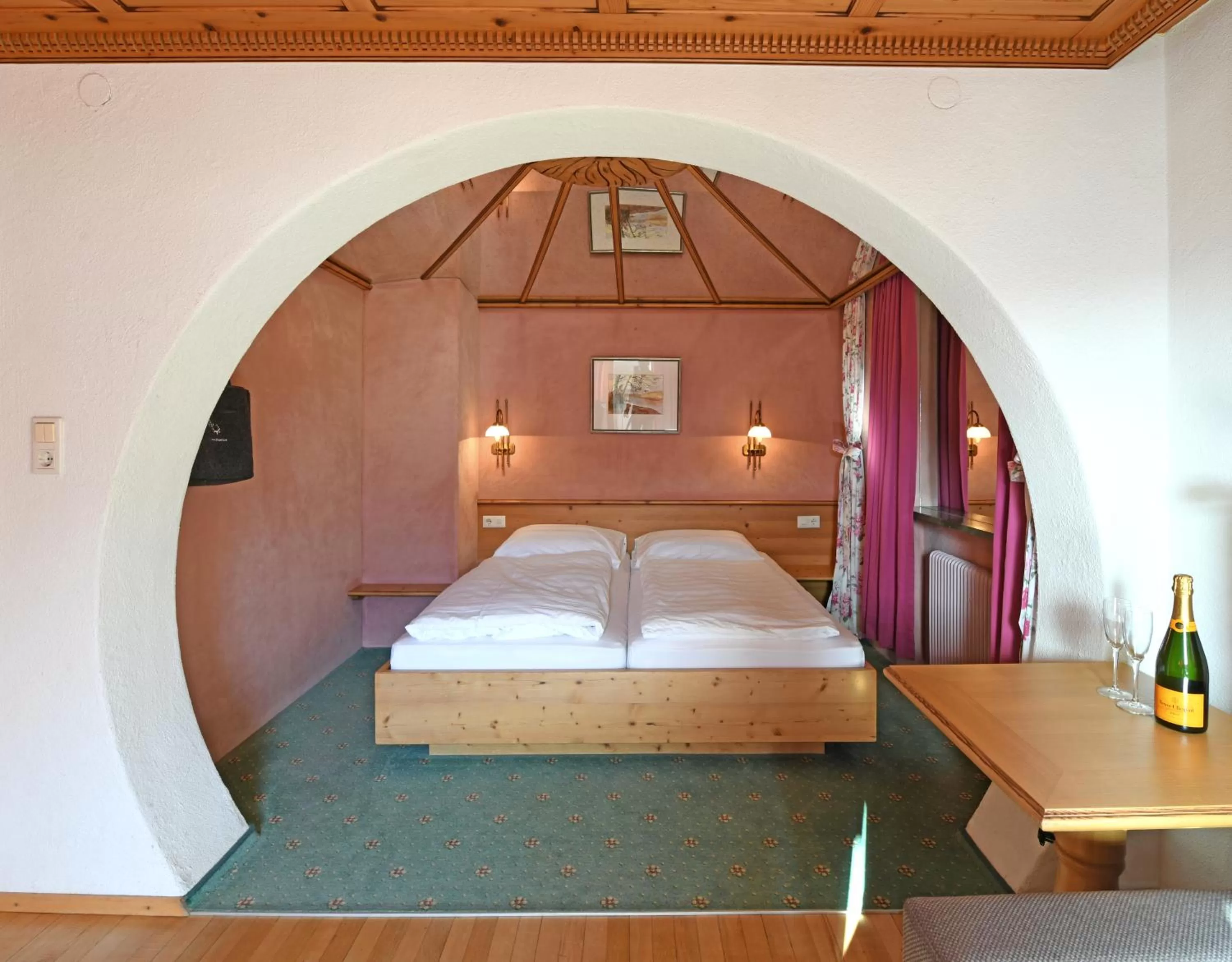 Bed in Hotel St Hubertus