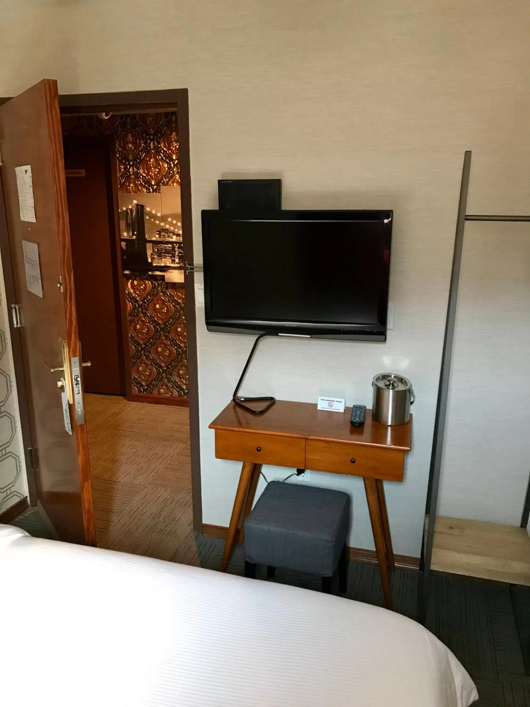 Decorative detail, Bed in Hotel Mimosa