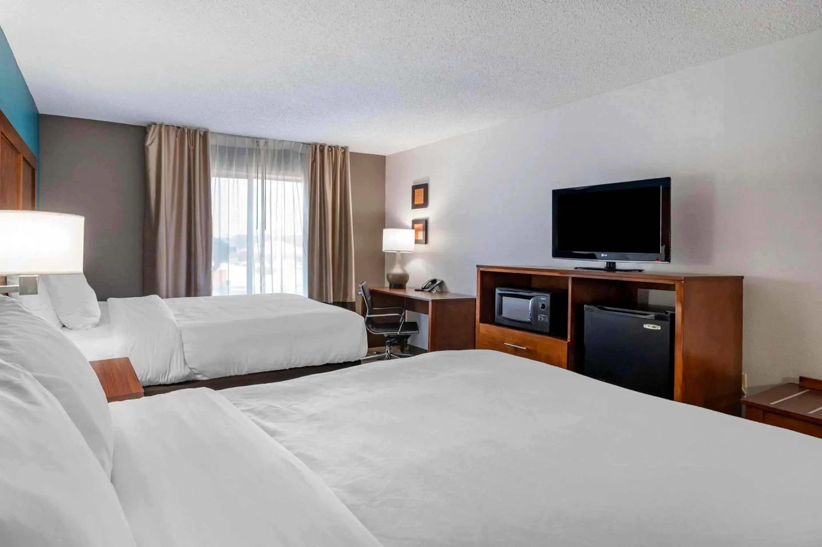 Bedroom, Bed in Comfort Inn Plainfield - Indianapolis Airport Bedroom, Bed in Comfort Inn Plainfield - Indianapolis Airport