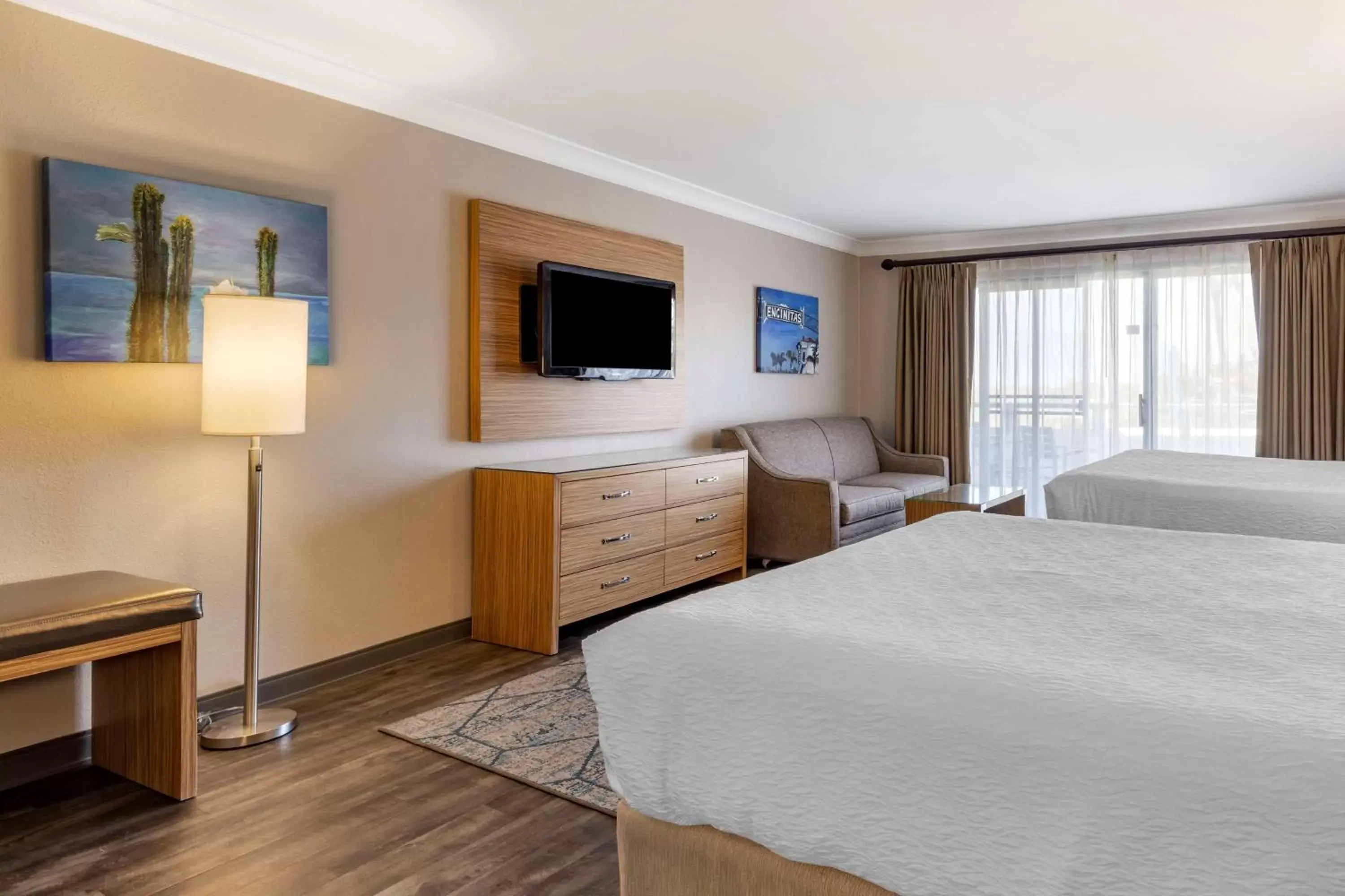 Bedroom, Bed in The Encinitan Hotel & Suites