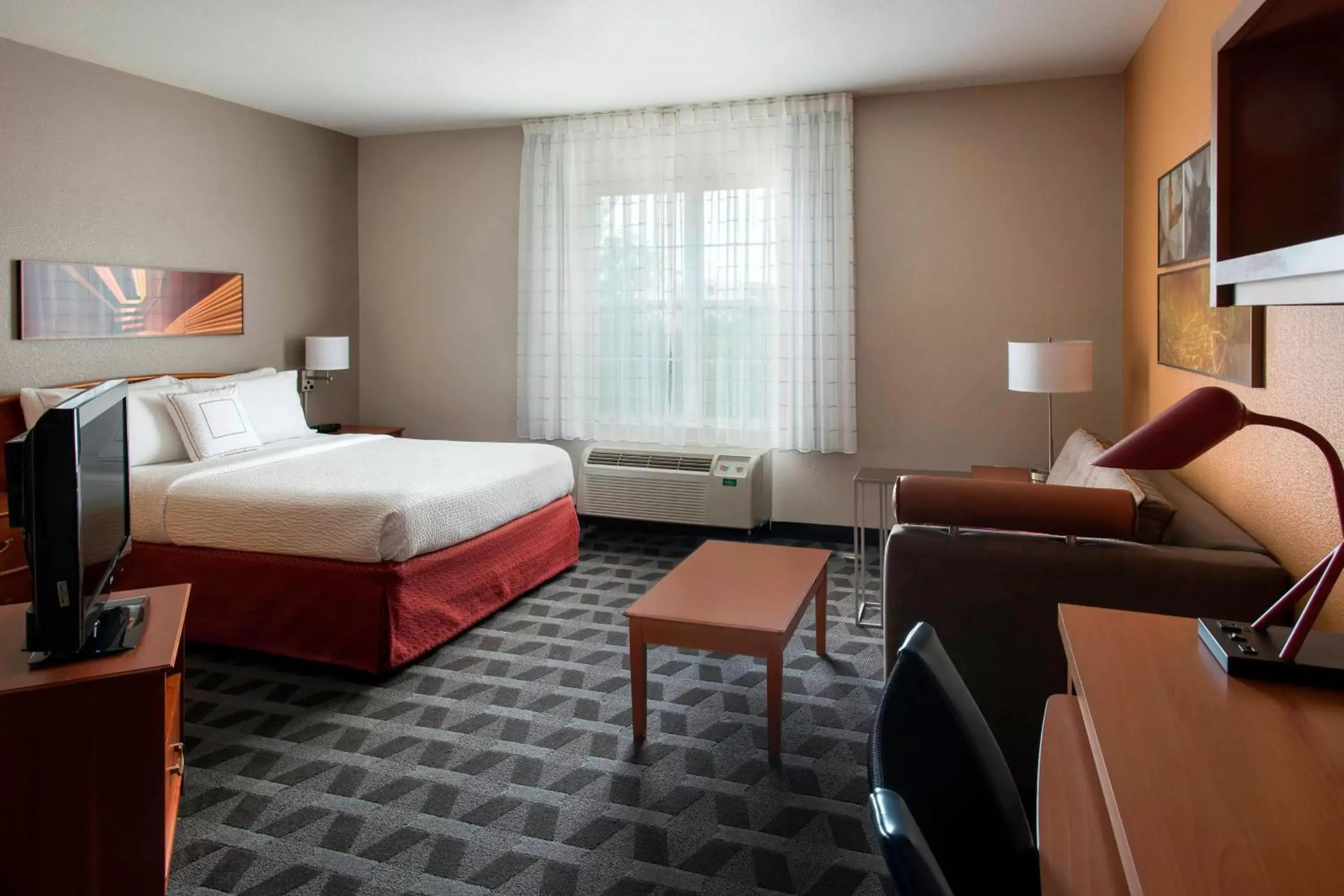 Photo of the whole room in TownePlace Suites Chicago Lombard