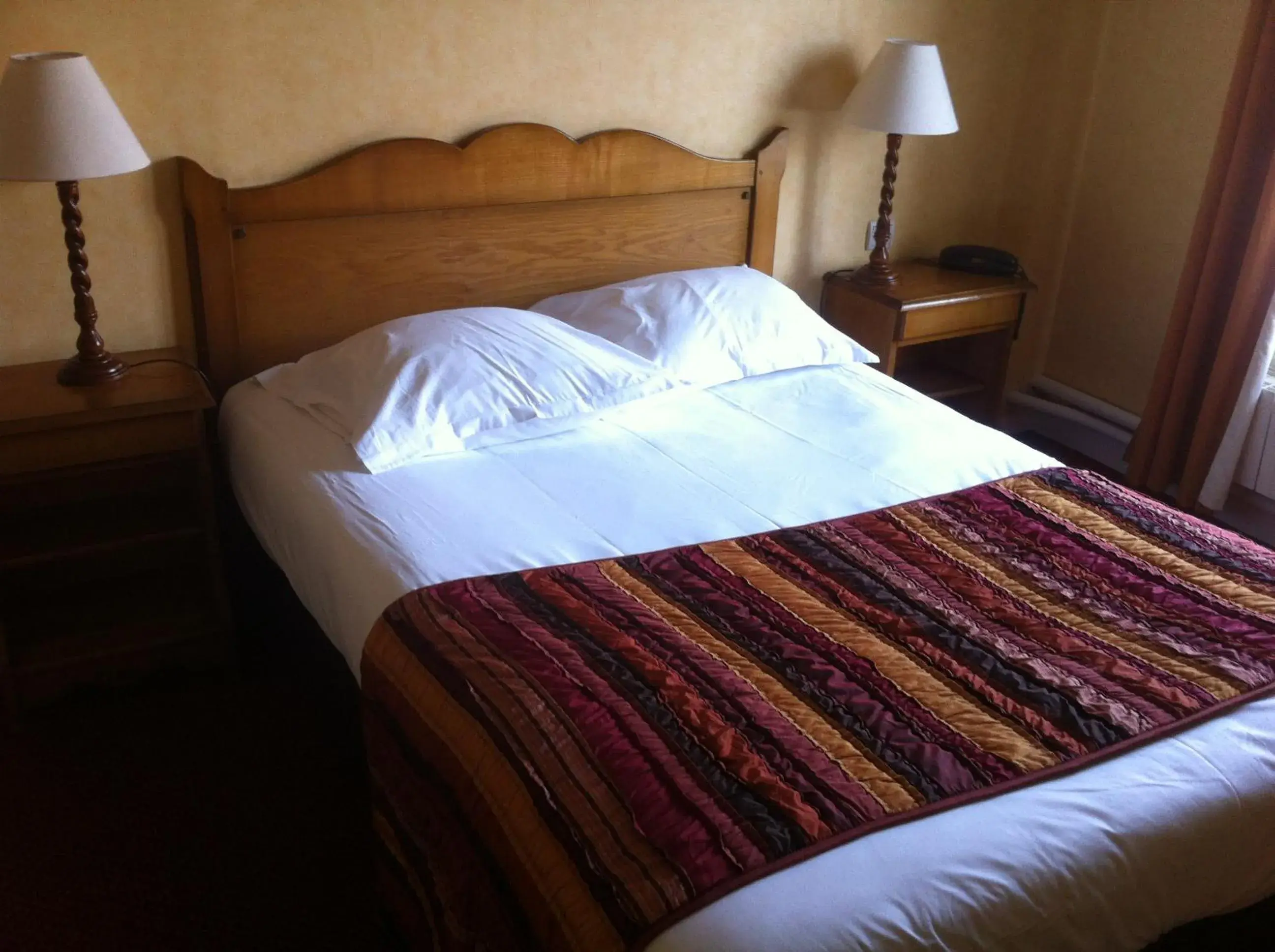 Bed in Hostellerie de Pavillon Saint-Hubert