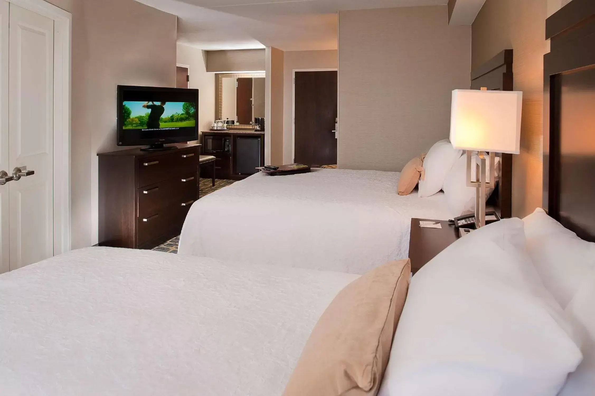 Bedroom, Bed in Hampton by Hilton Shelton