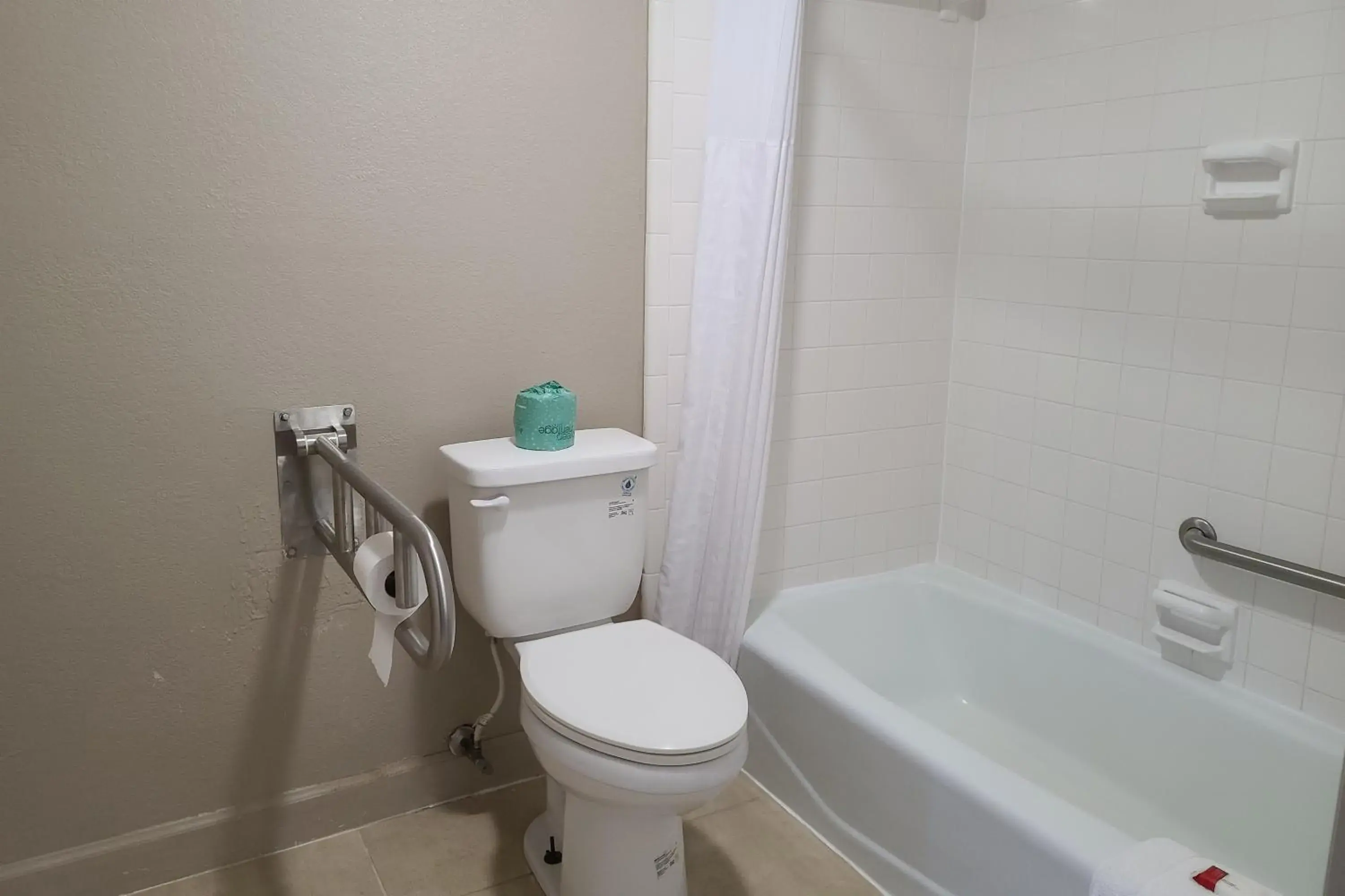 Bathroom in Travelodge by Wyndham Williamsburg Colonial Area