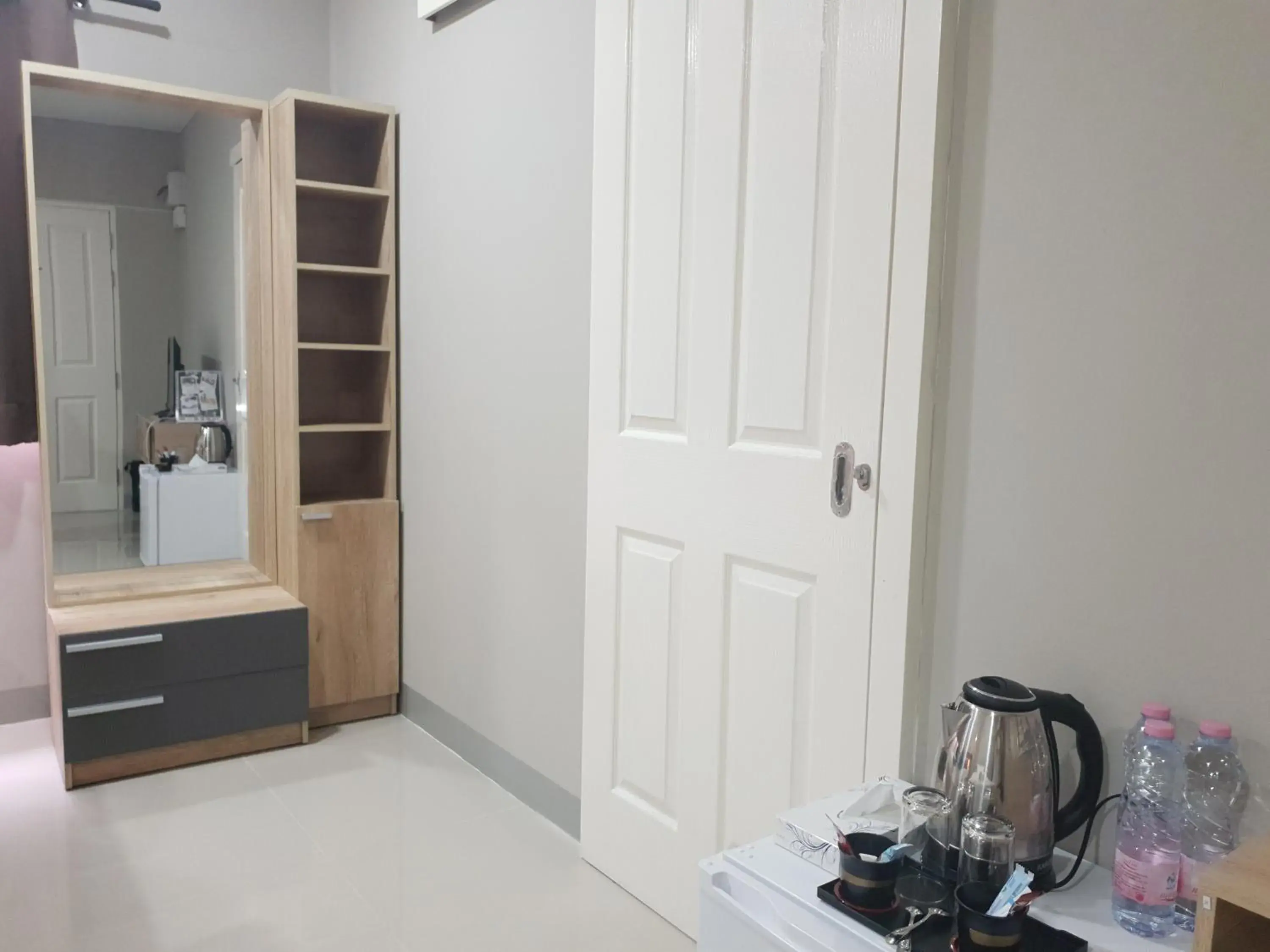 Kitchen or kitchenette, Coffee/Tea Facilities in iResidence Hotel Pathumthani