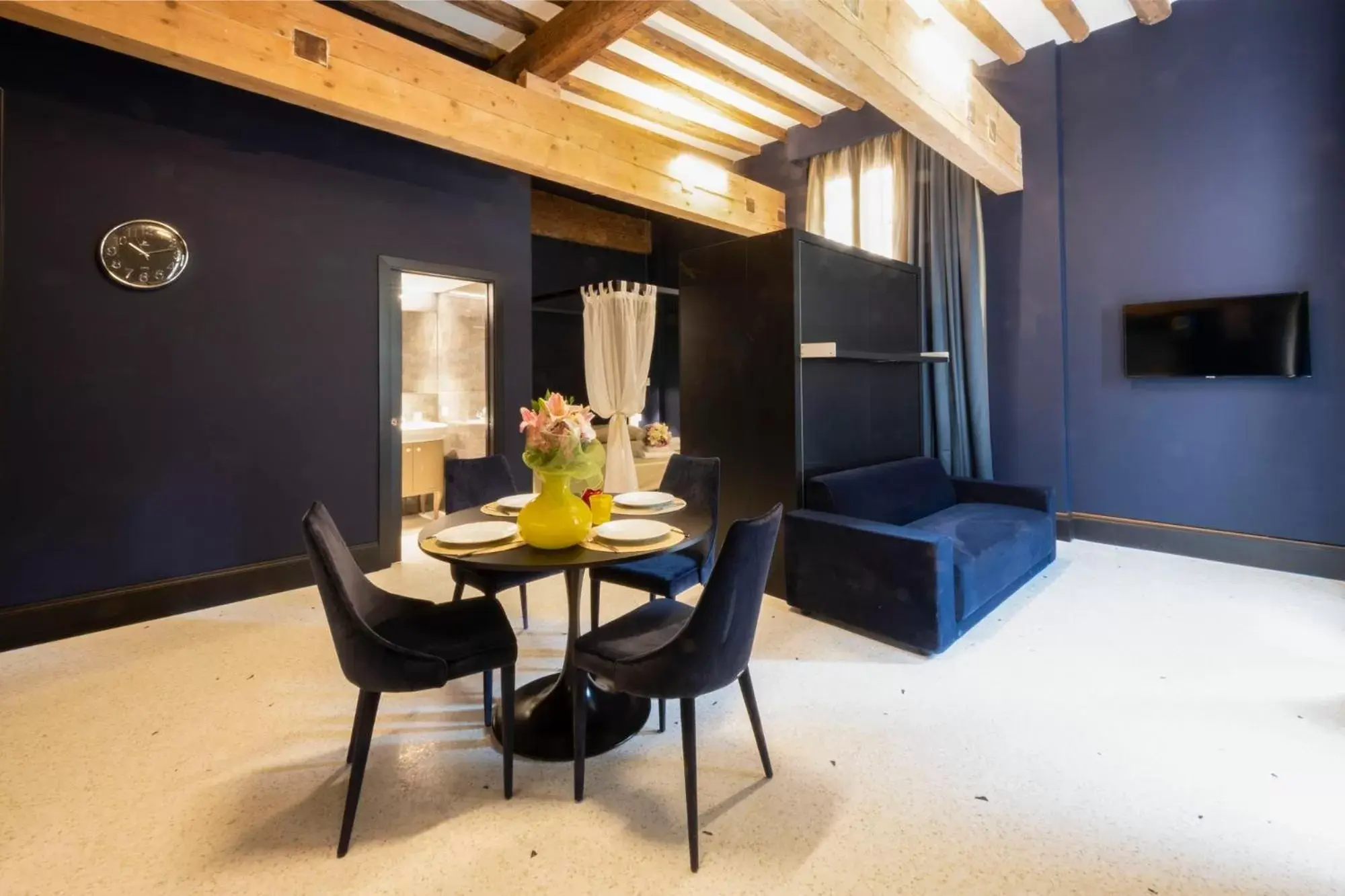 Living room, Dining Area in Residence Poli Venezia