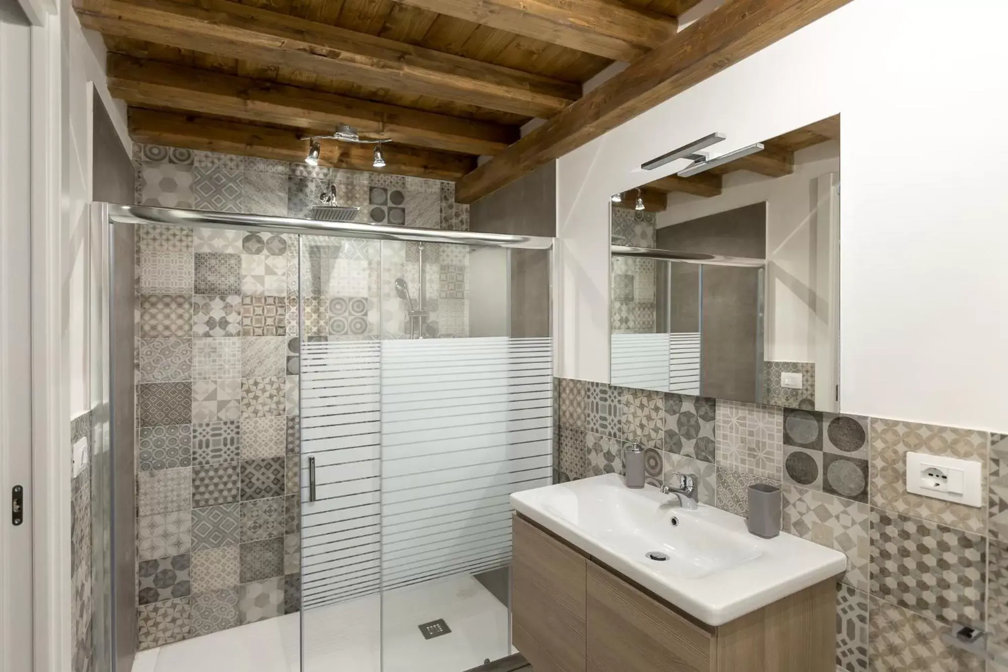 Shower, Bathroom in Ortigia Boutique Palace