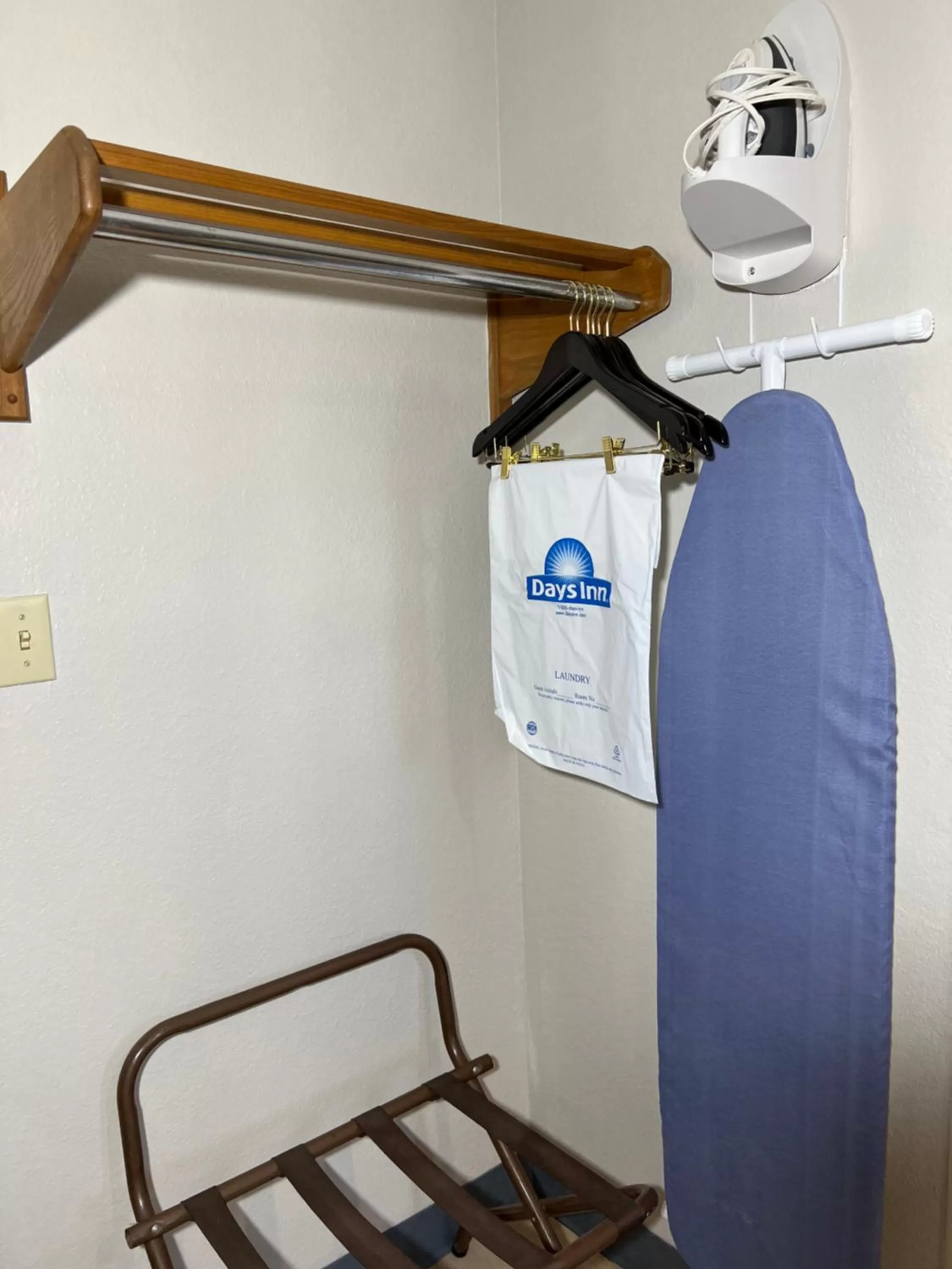 furniture in Days Inn by Wyndham Somerset PA I-70 I-76