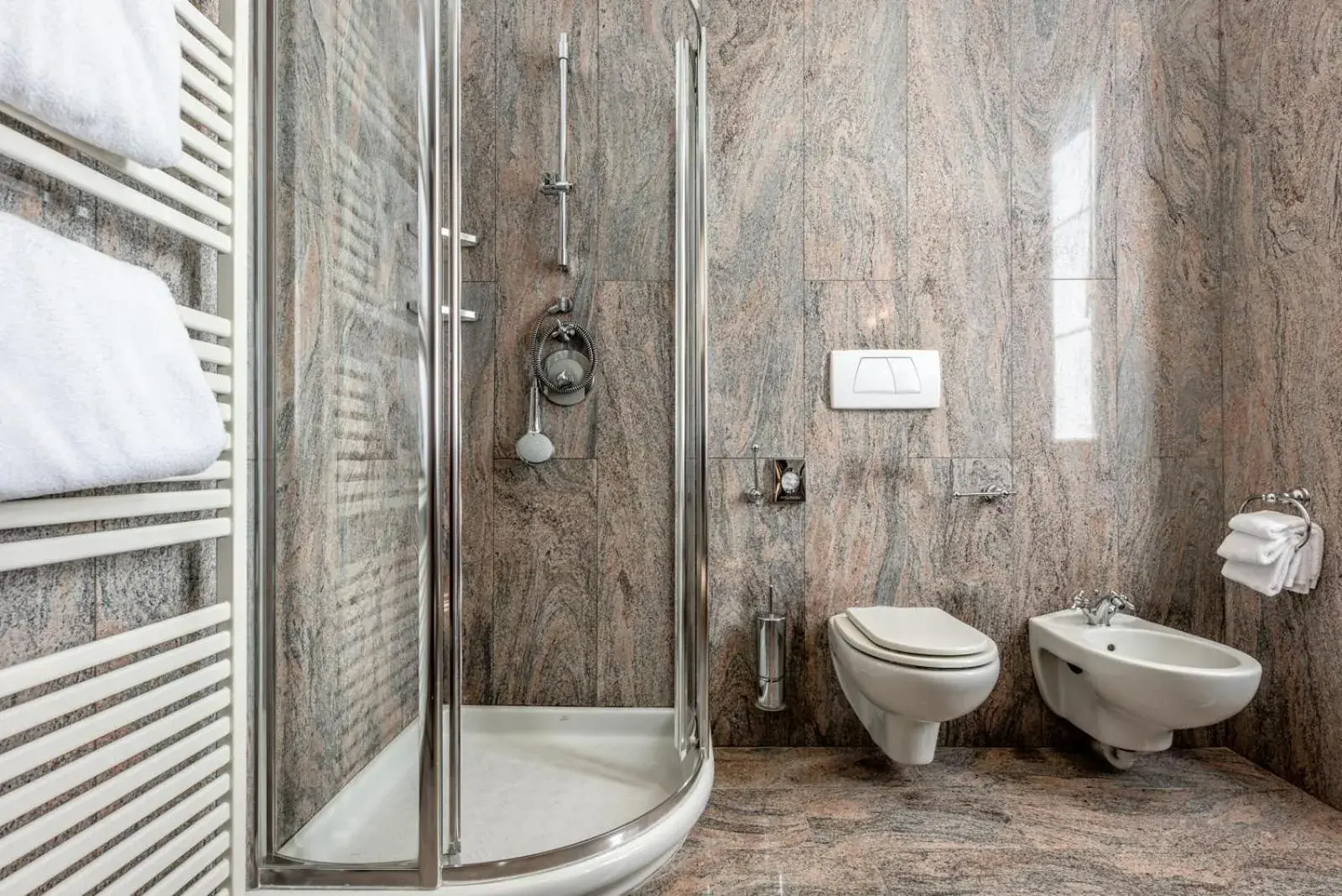 Bathroom in Hotel Villa Madruzzo