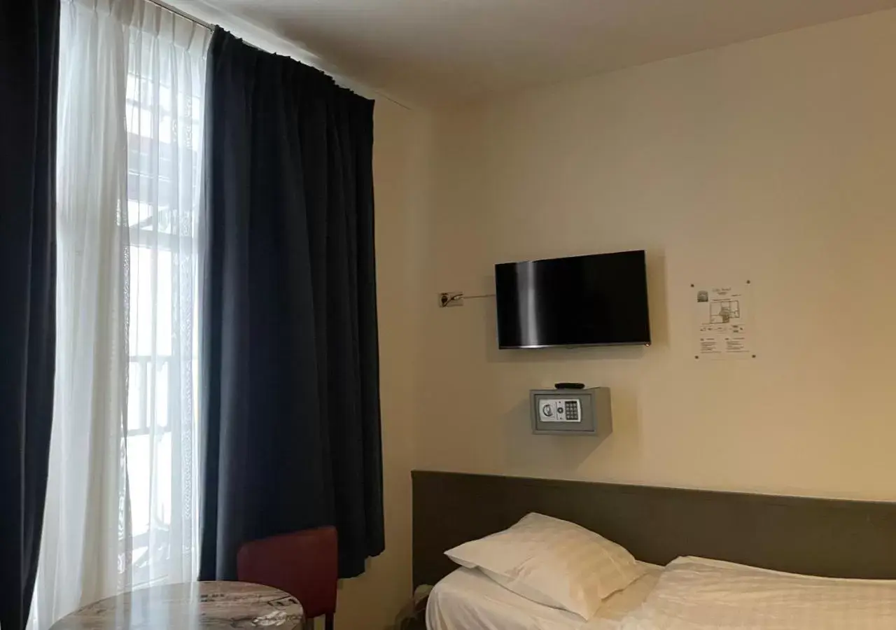 TV and multimedia, Bed in City Hotel