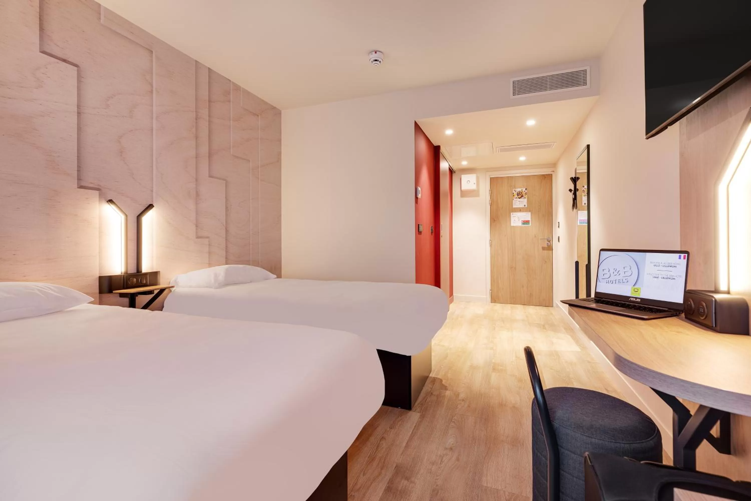 Bed in B&B HOTEL Lille Lillenium Eurasanté