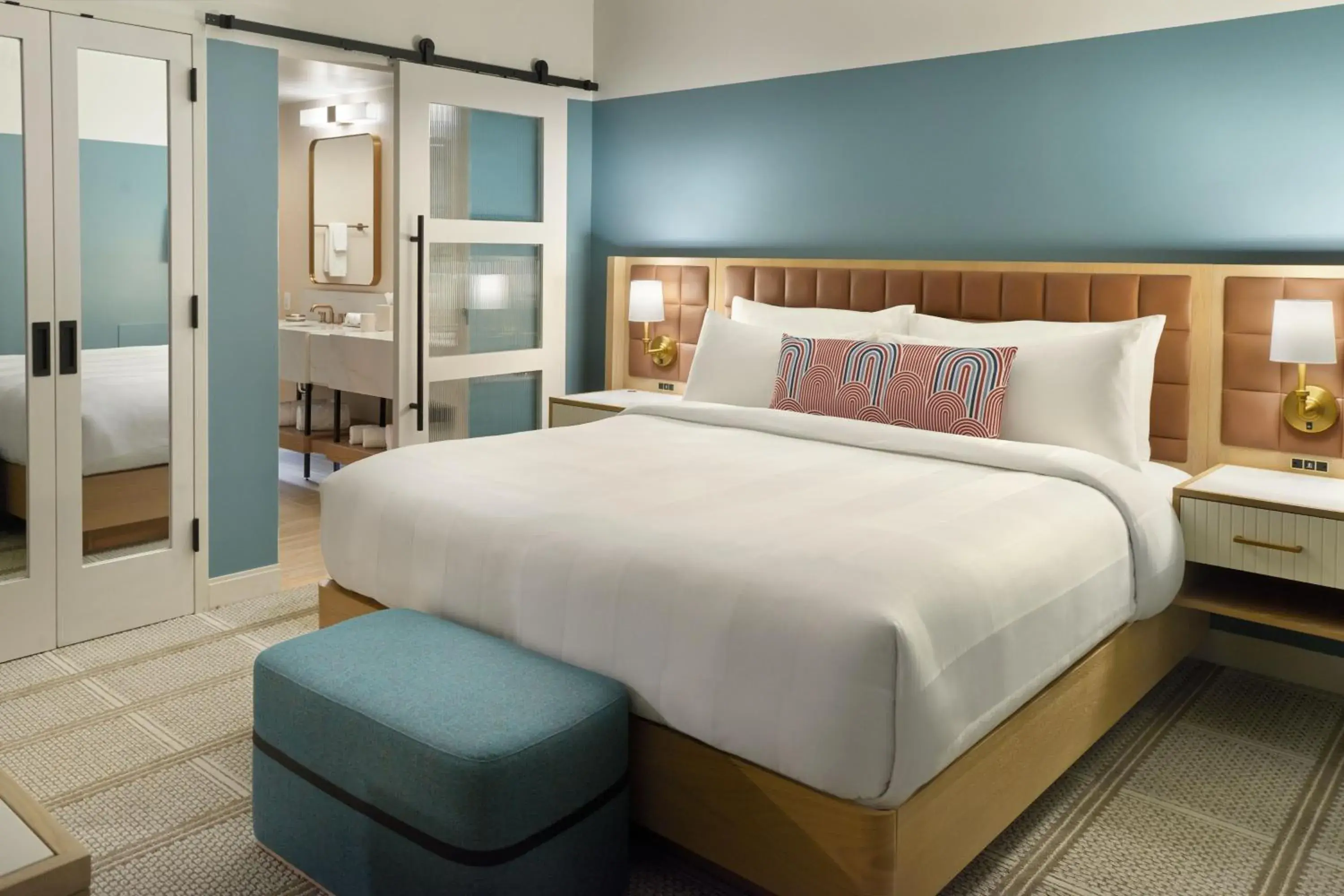 Bedroom, Bed in The Alamite, Tuscaloosa, a Tribute Portfolio Hotel