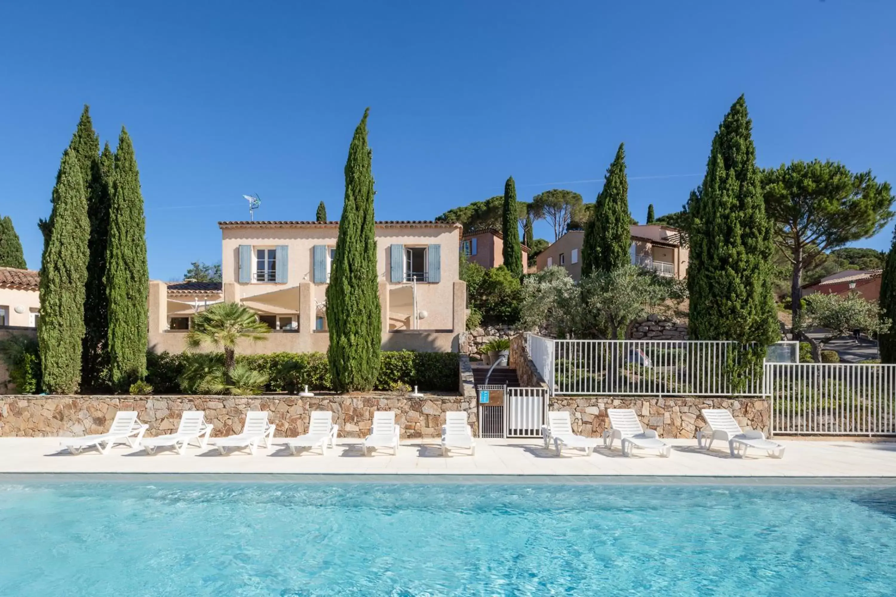 Property building in Garden & City Les Bastides de Grimaud Property building in Garden & City Les Bastides de Grimaud