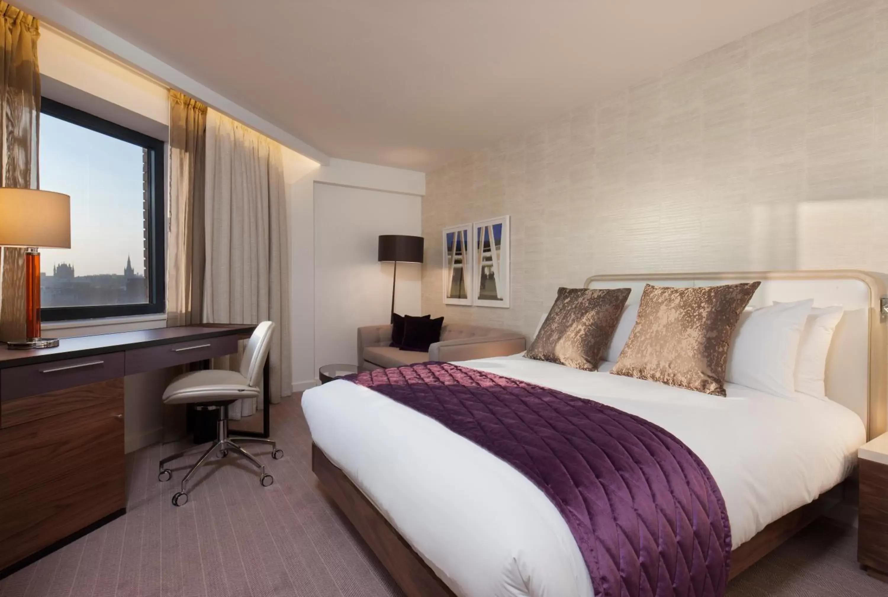 Bedroom in Crowne Plaza London Kings Cross, an IHG Hotel