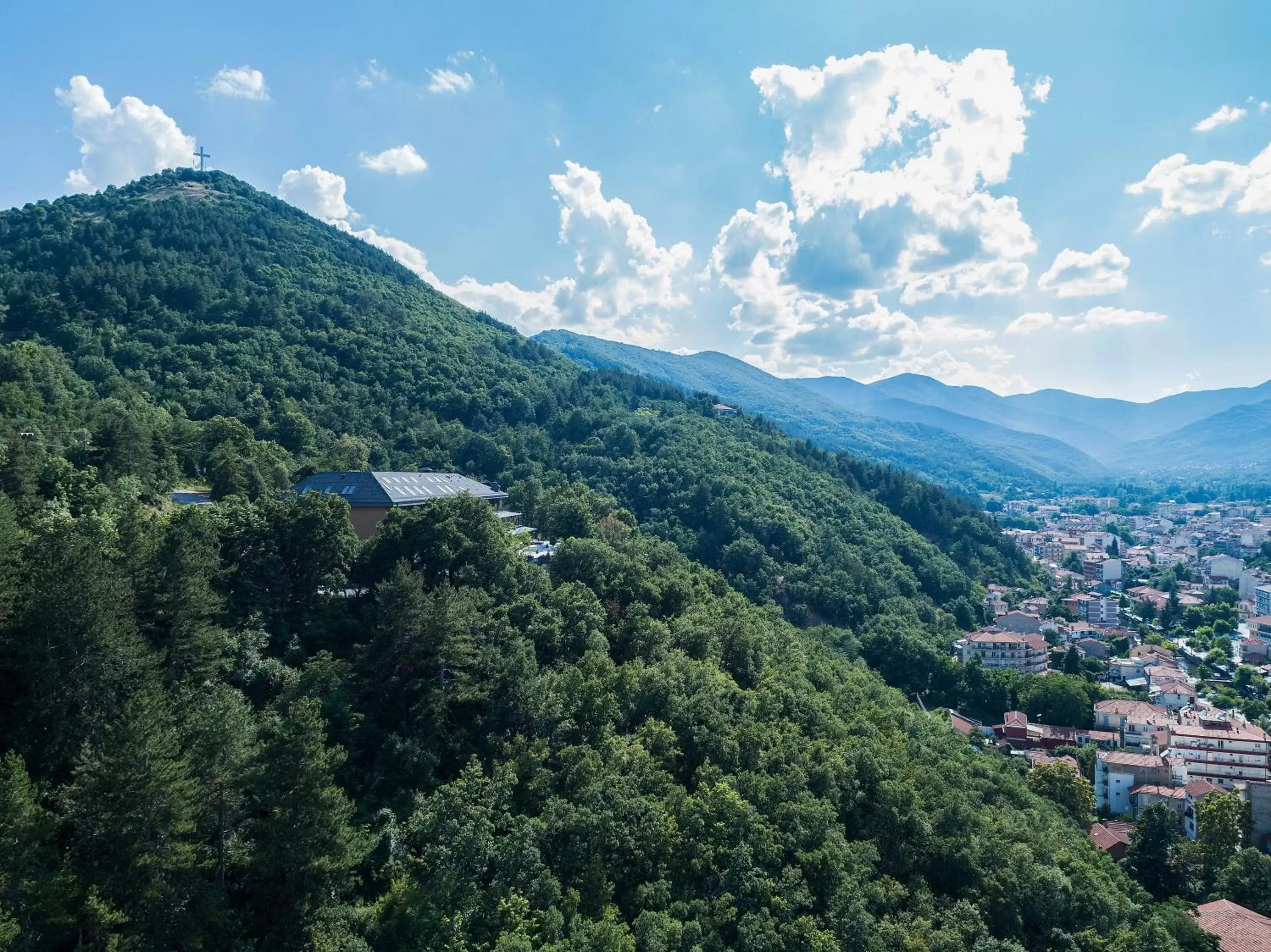 Property building, Bird's-eye View in The Lynx Mountain Resort