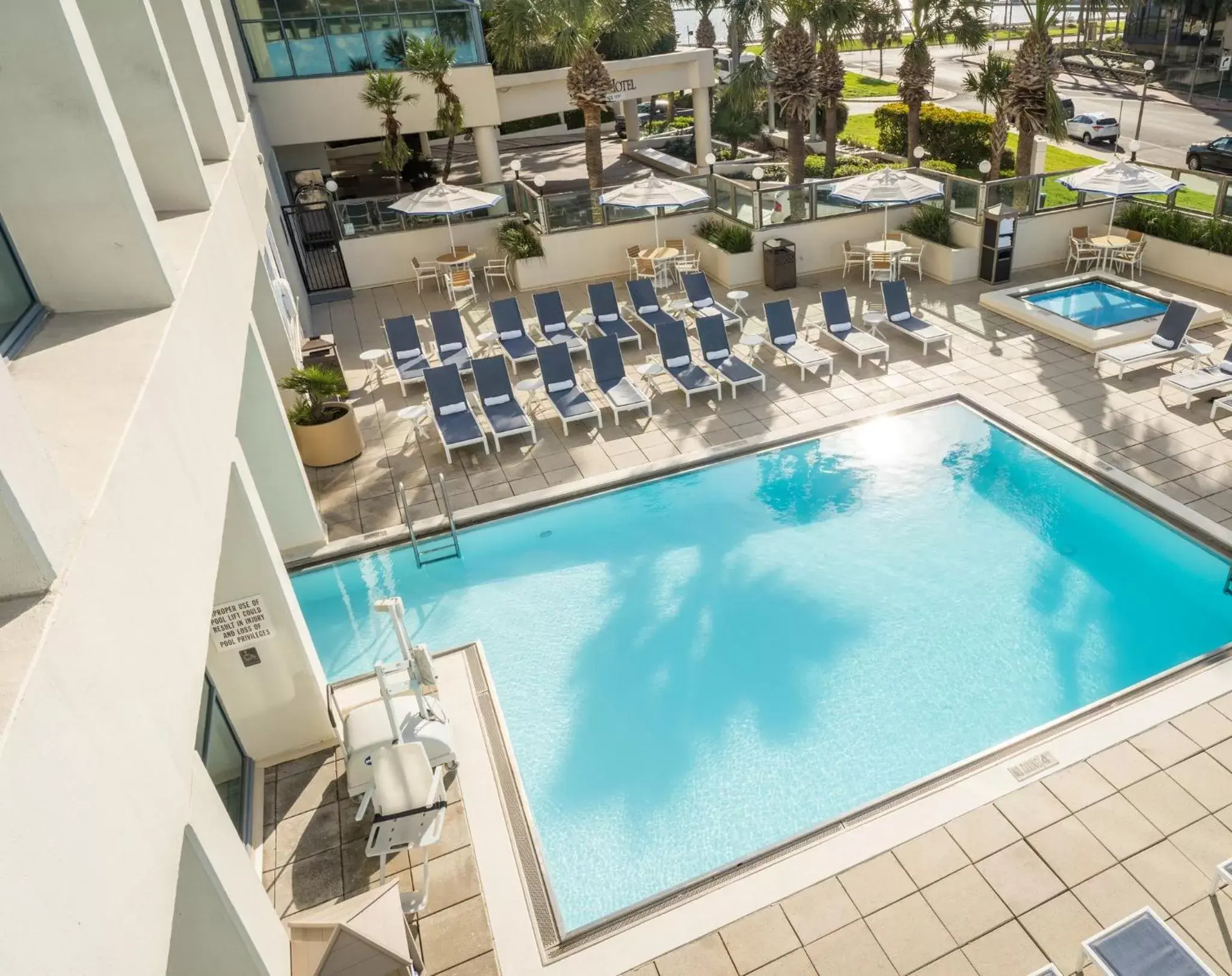 Swimming pool, Pool View in Omni Corpus Christi Hotel