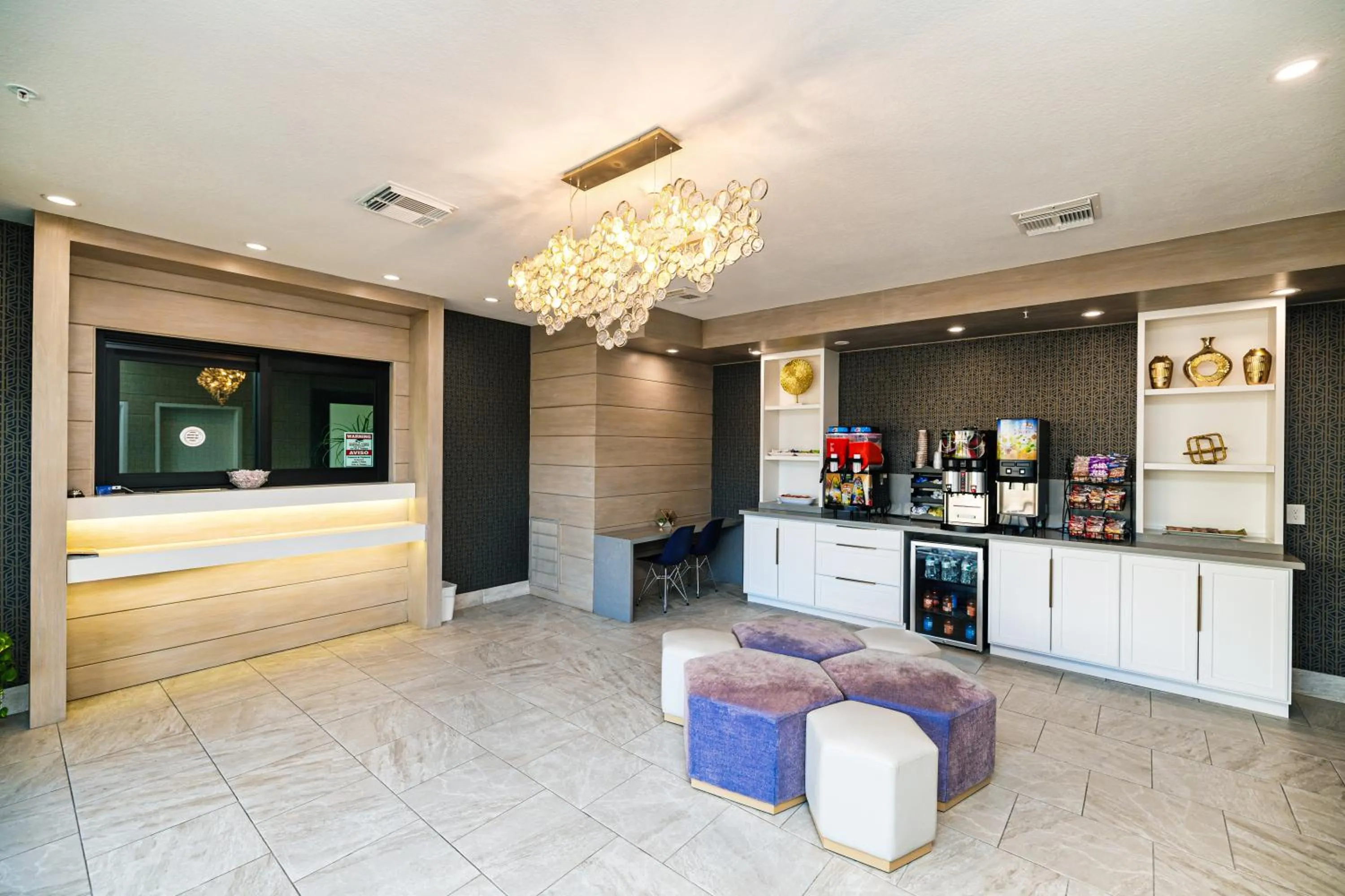 Coffee/tea facilities in Palace Inn Blue-IAH East