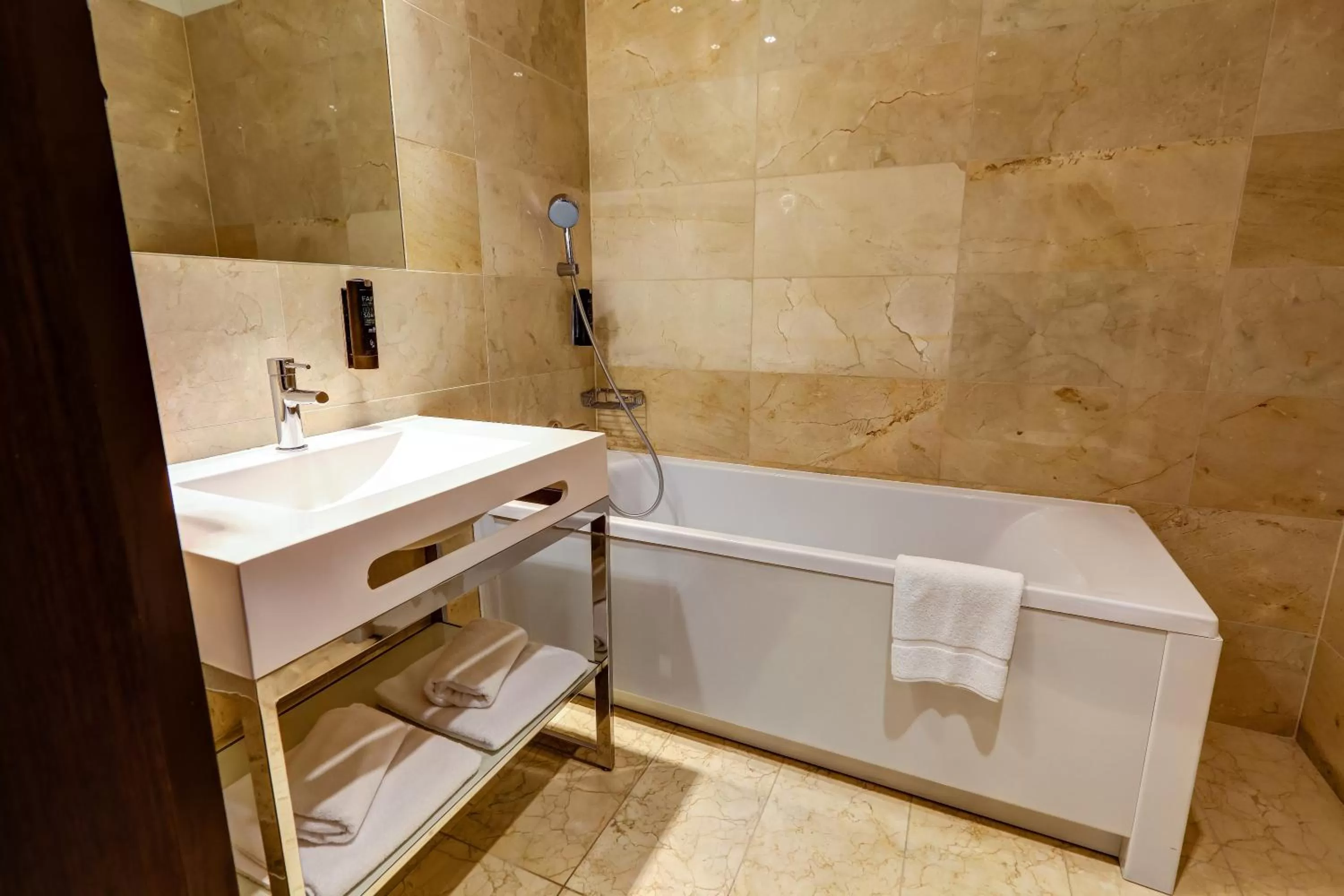 Bathroom in Copernicus Toruń Hotel